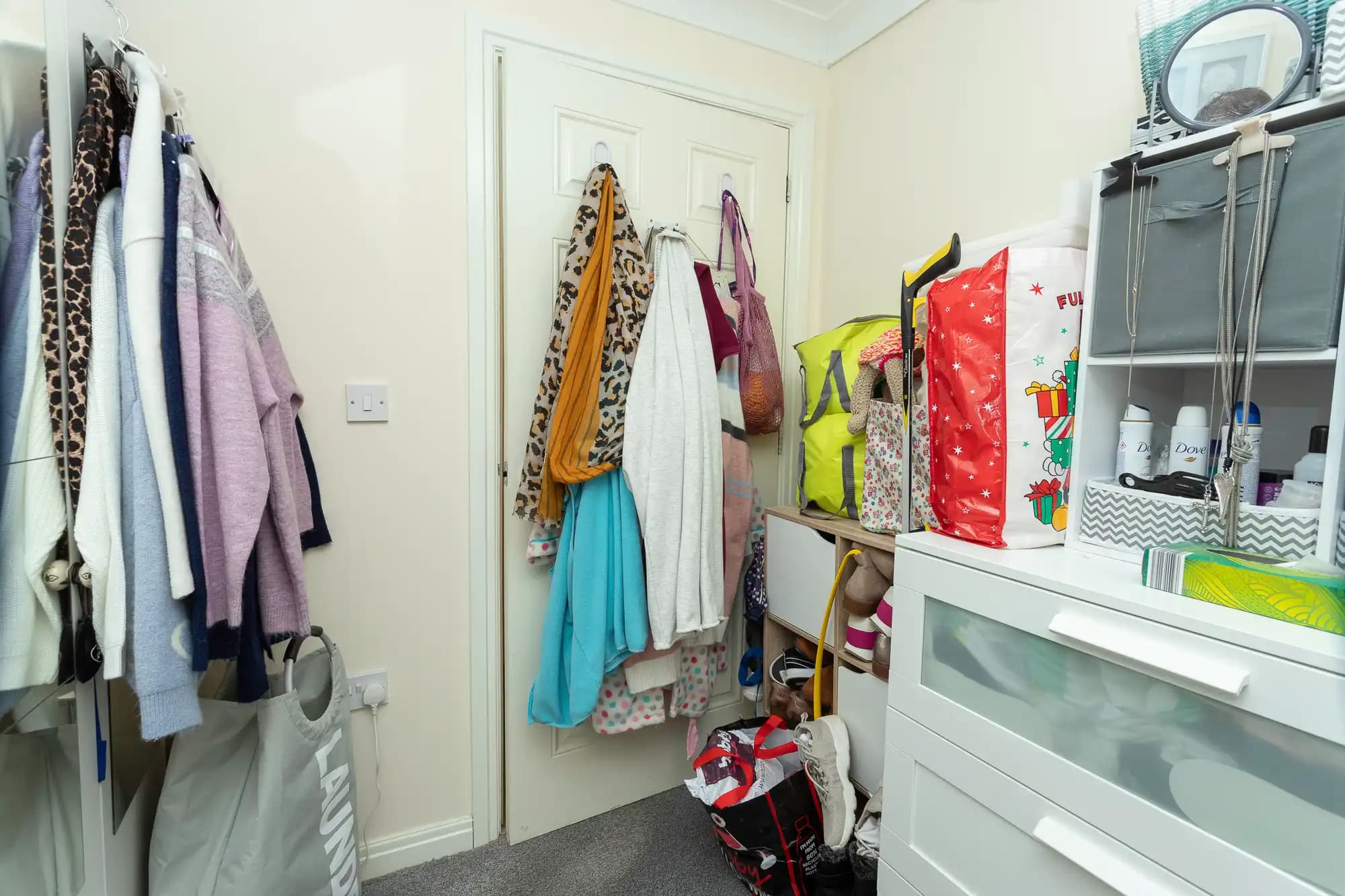 property photo 8 of 17