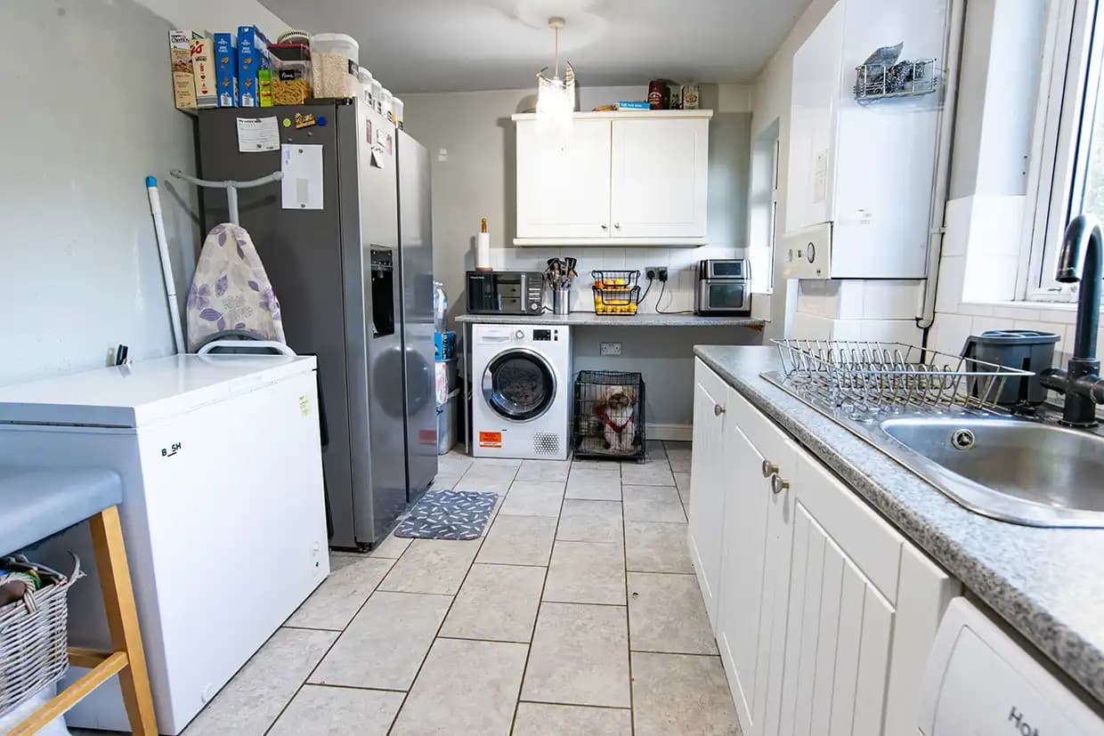 property photo 11 of 19
