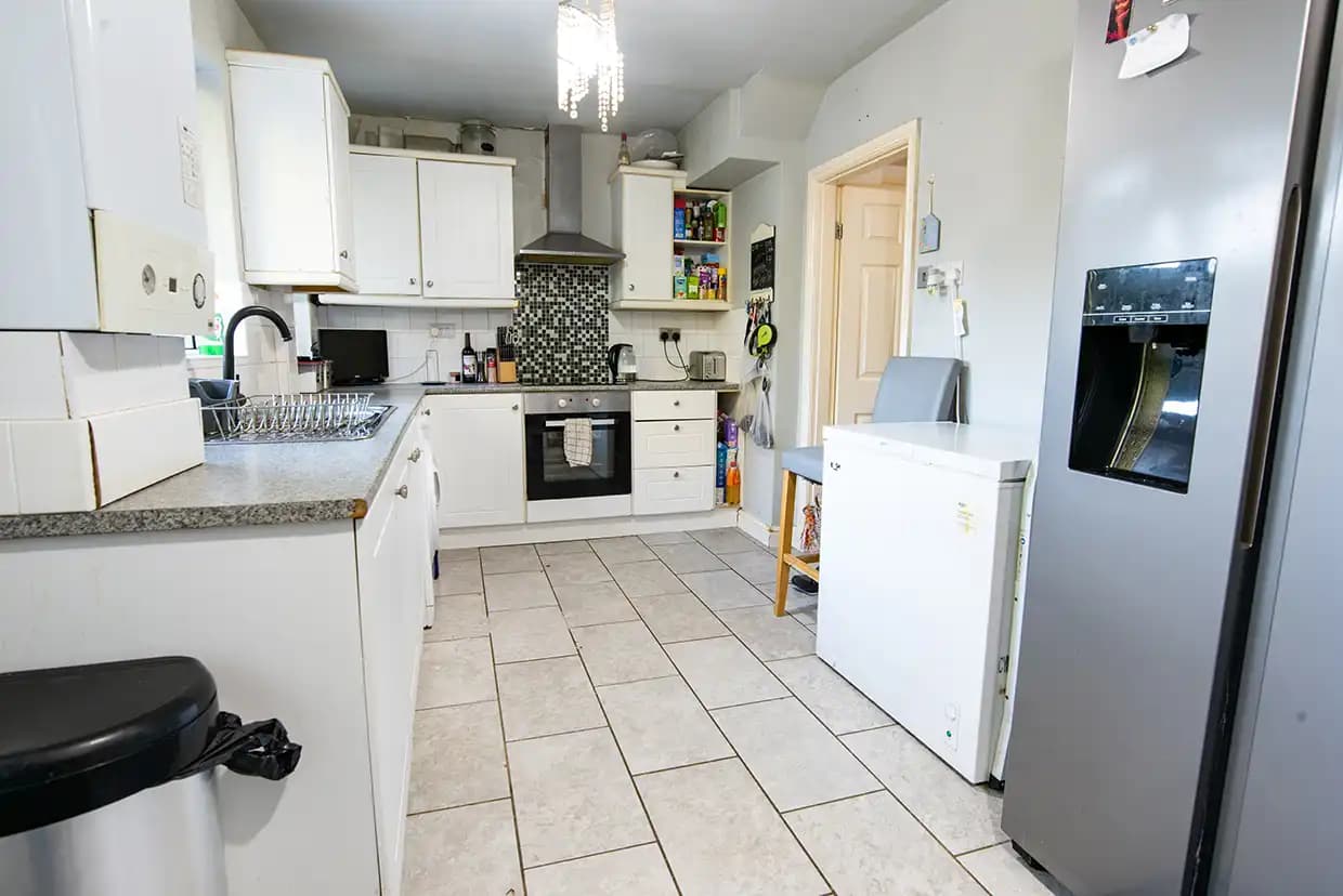 property photo 9 of 19