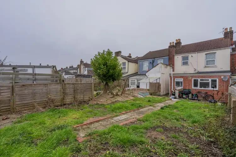 property photo 13 of 19