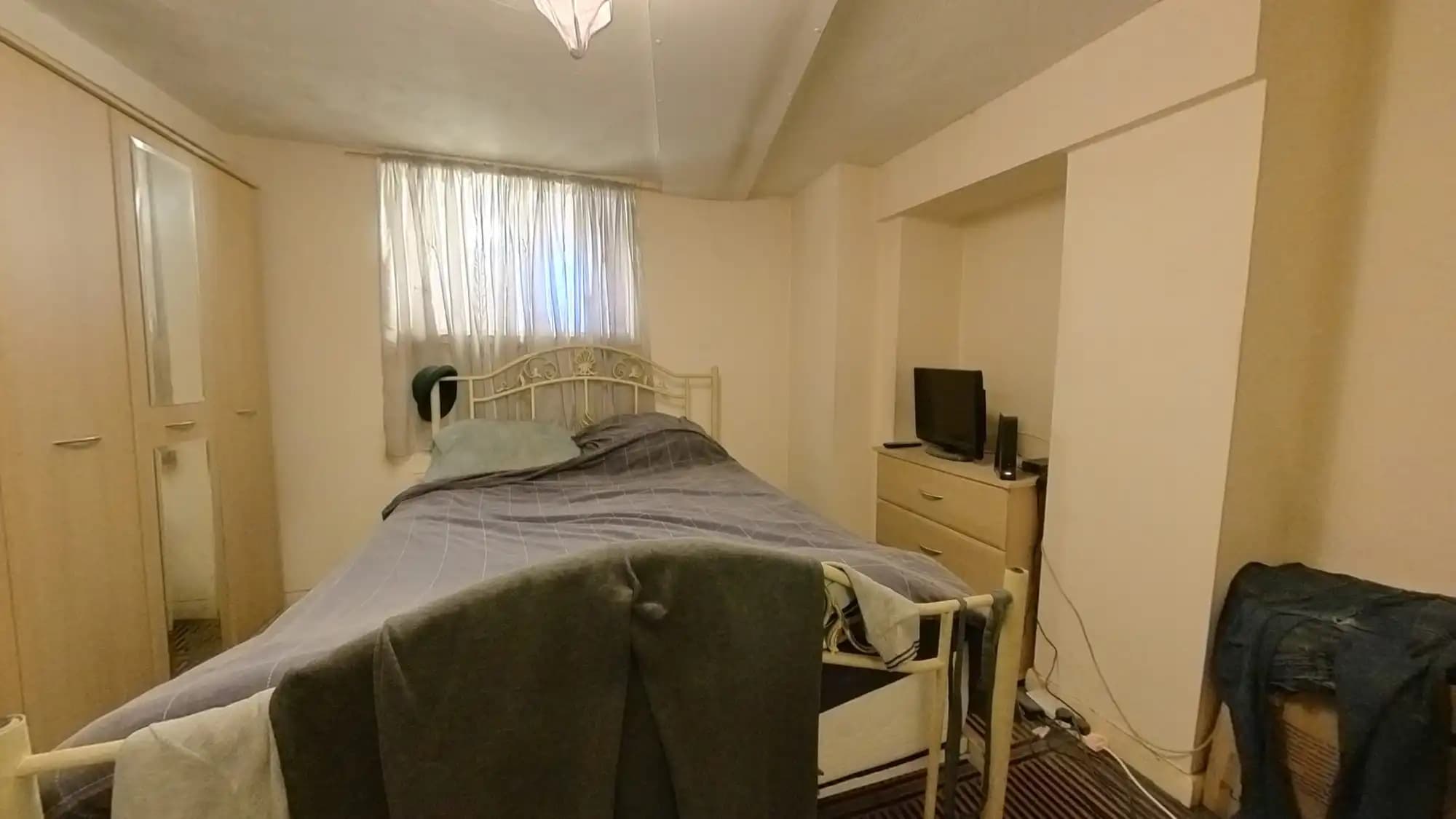 property photo 21 of 28