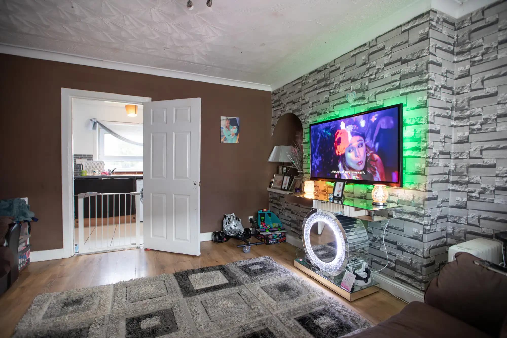 property photo 3 of 32
