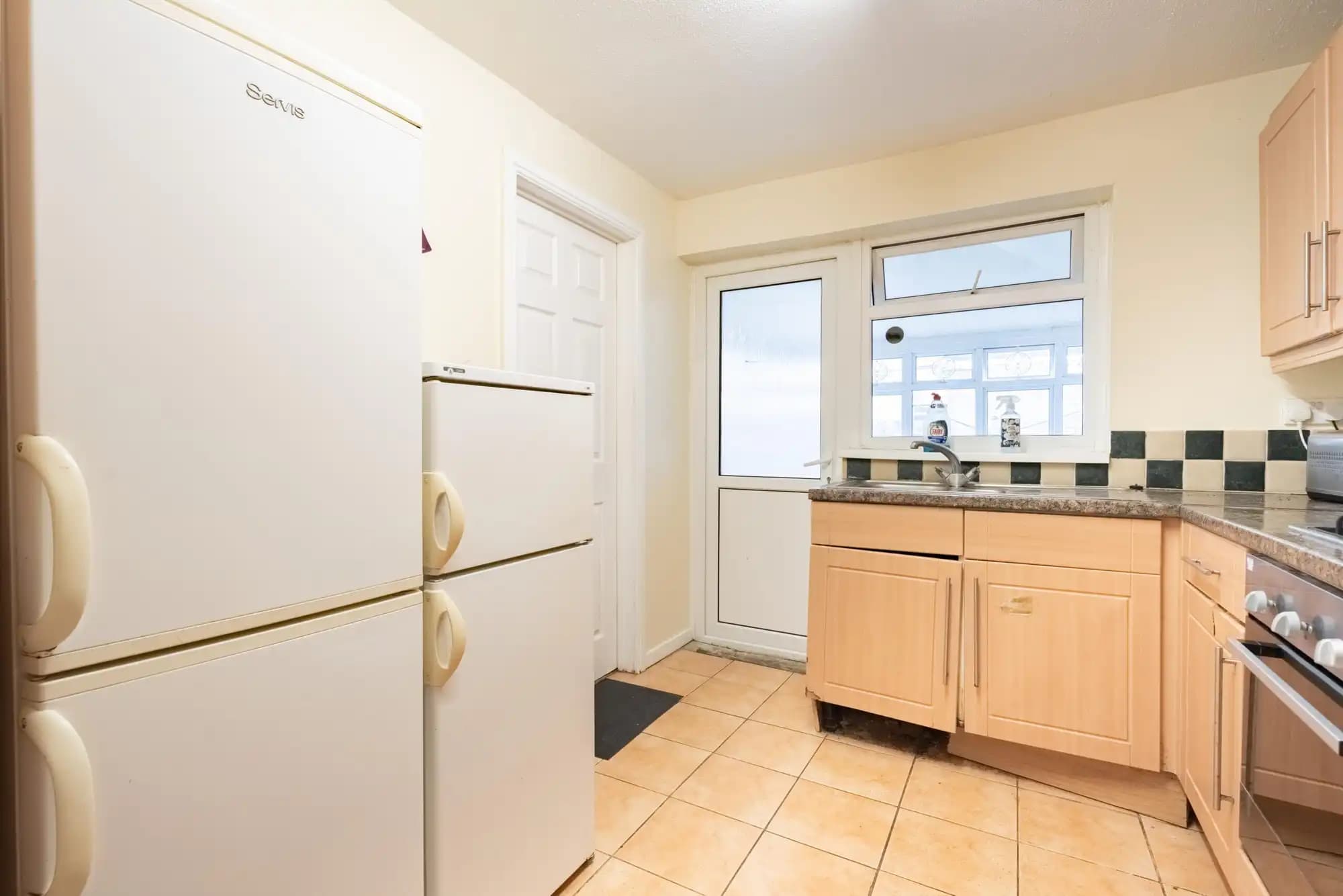 property photo 9 of 25