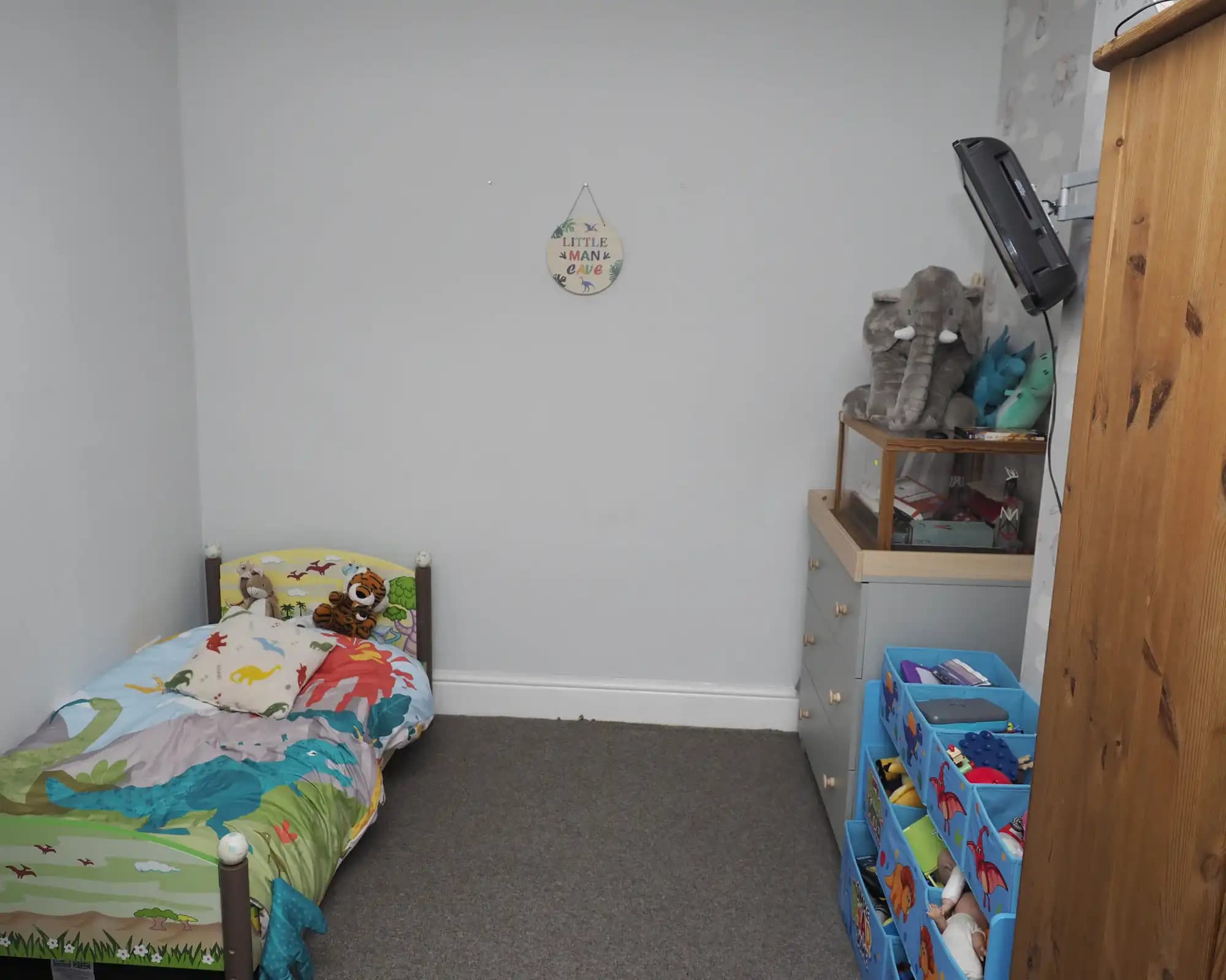 property photo 5 of 22
