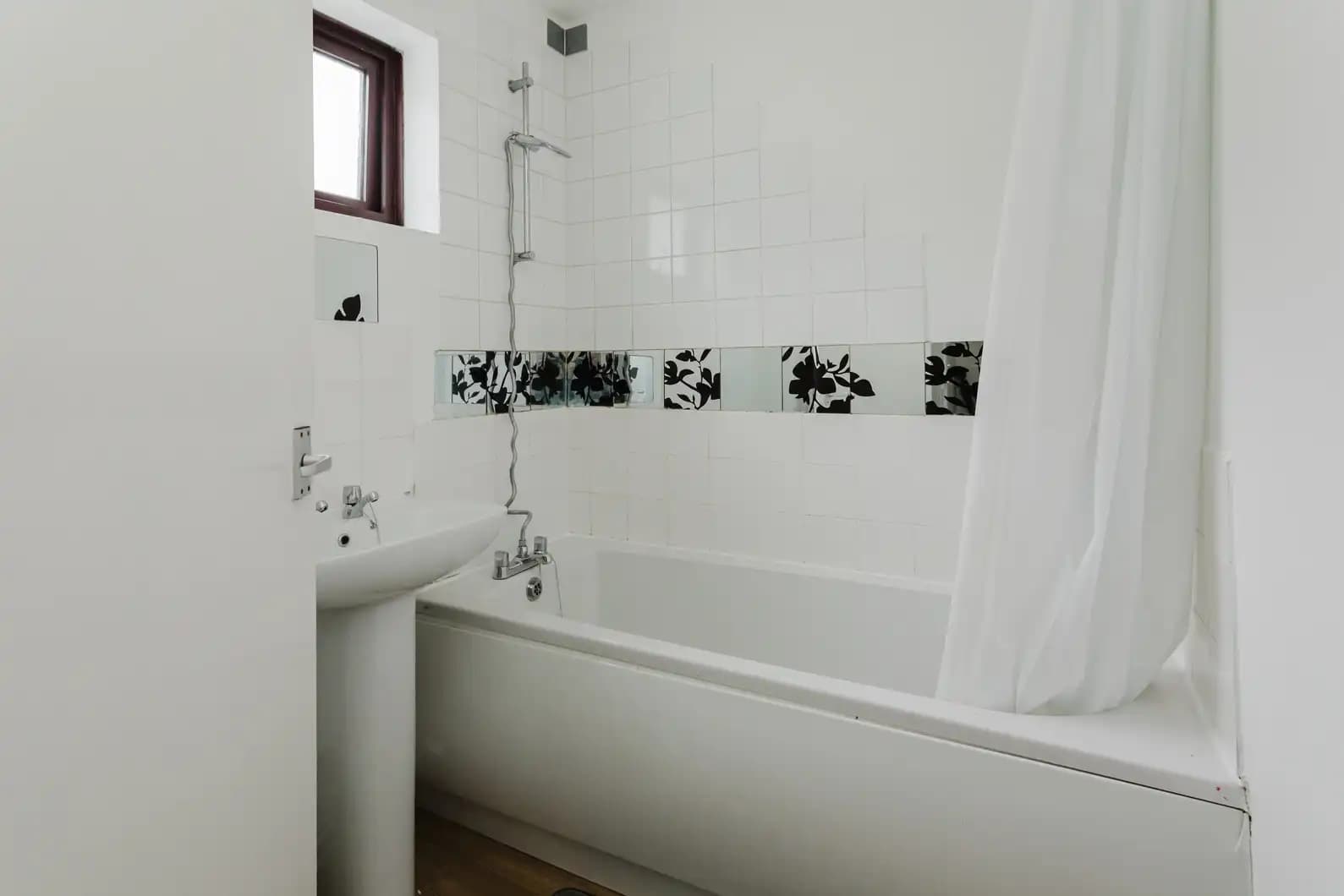 property photo 9 of 19