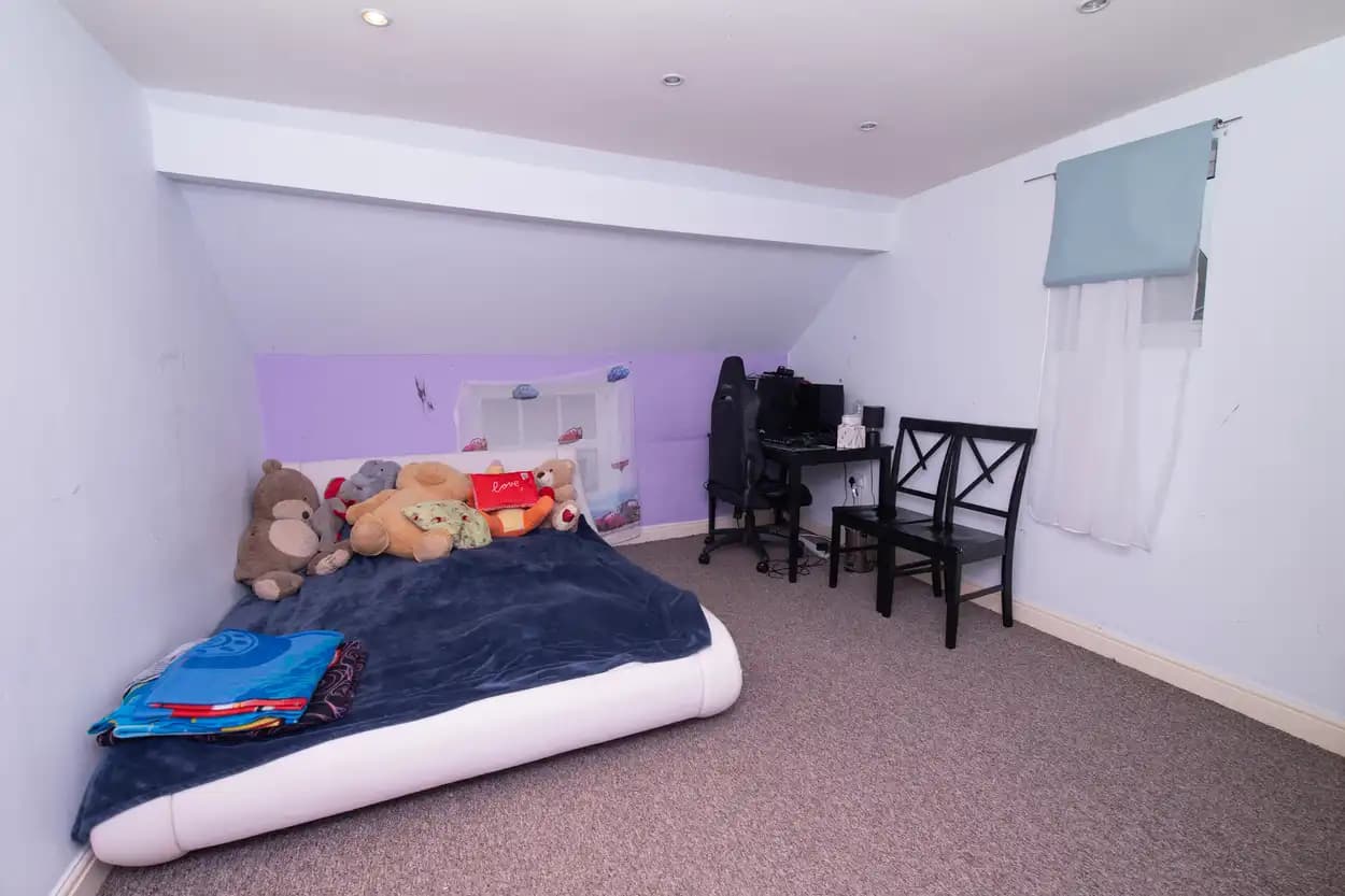property photo 11 of 24
