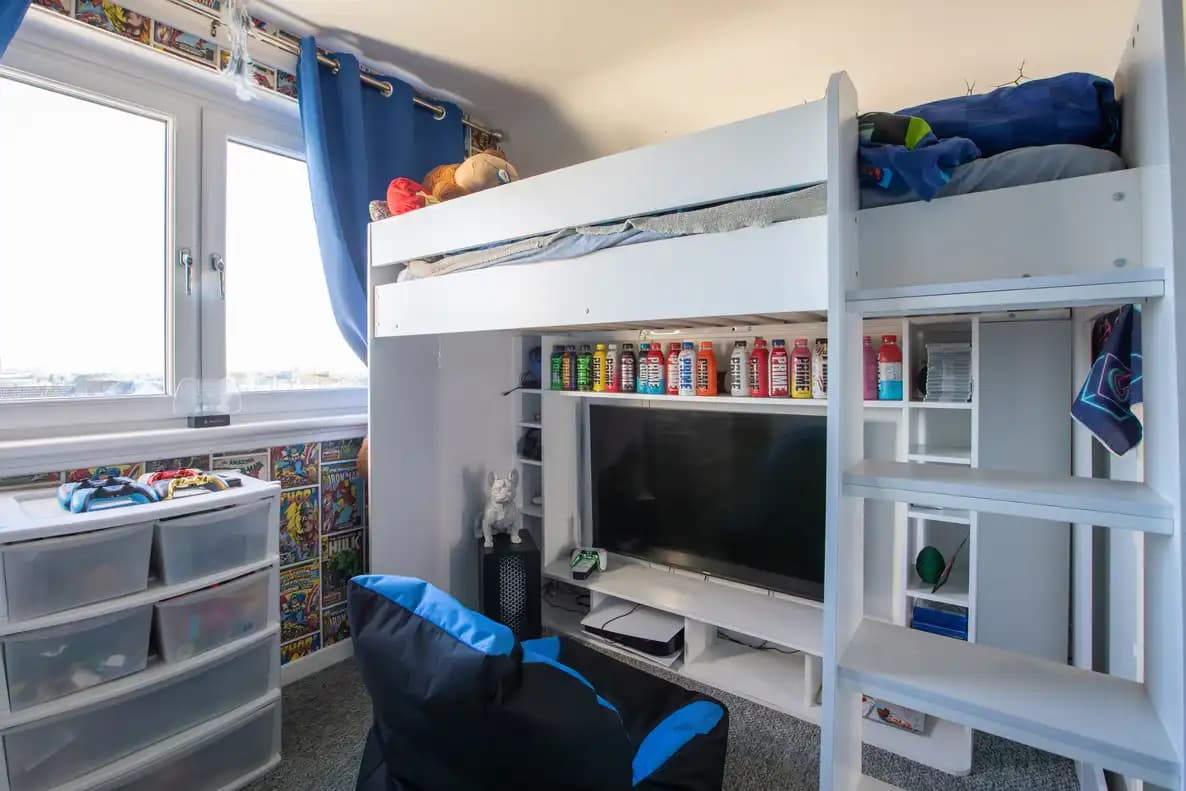 property photo 23 of 35