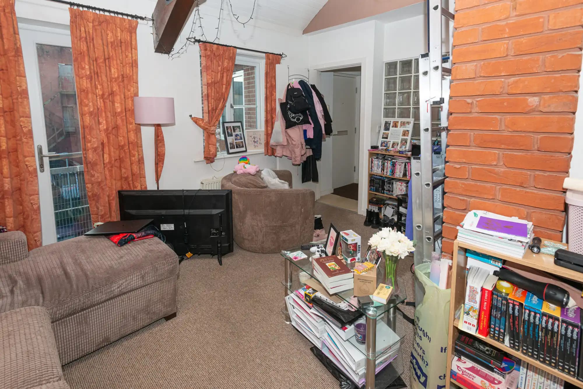 property photo 6 of 17