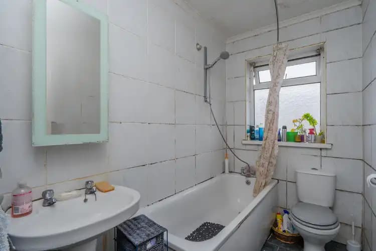 property photo 9 of 19