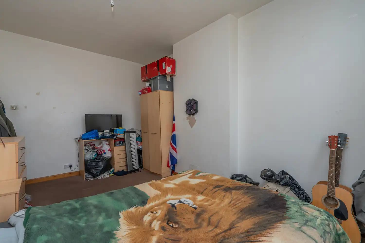 property photo 8 of 16