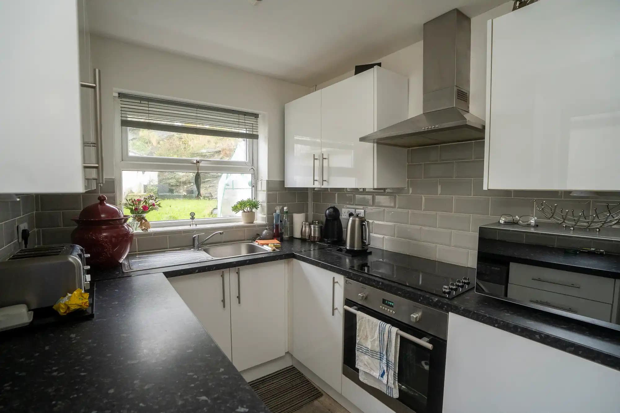 property photo 6 of 13