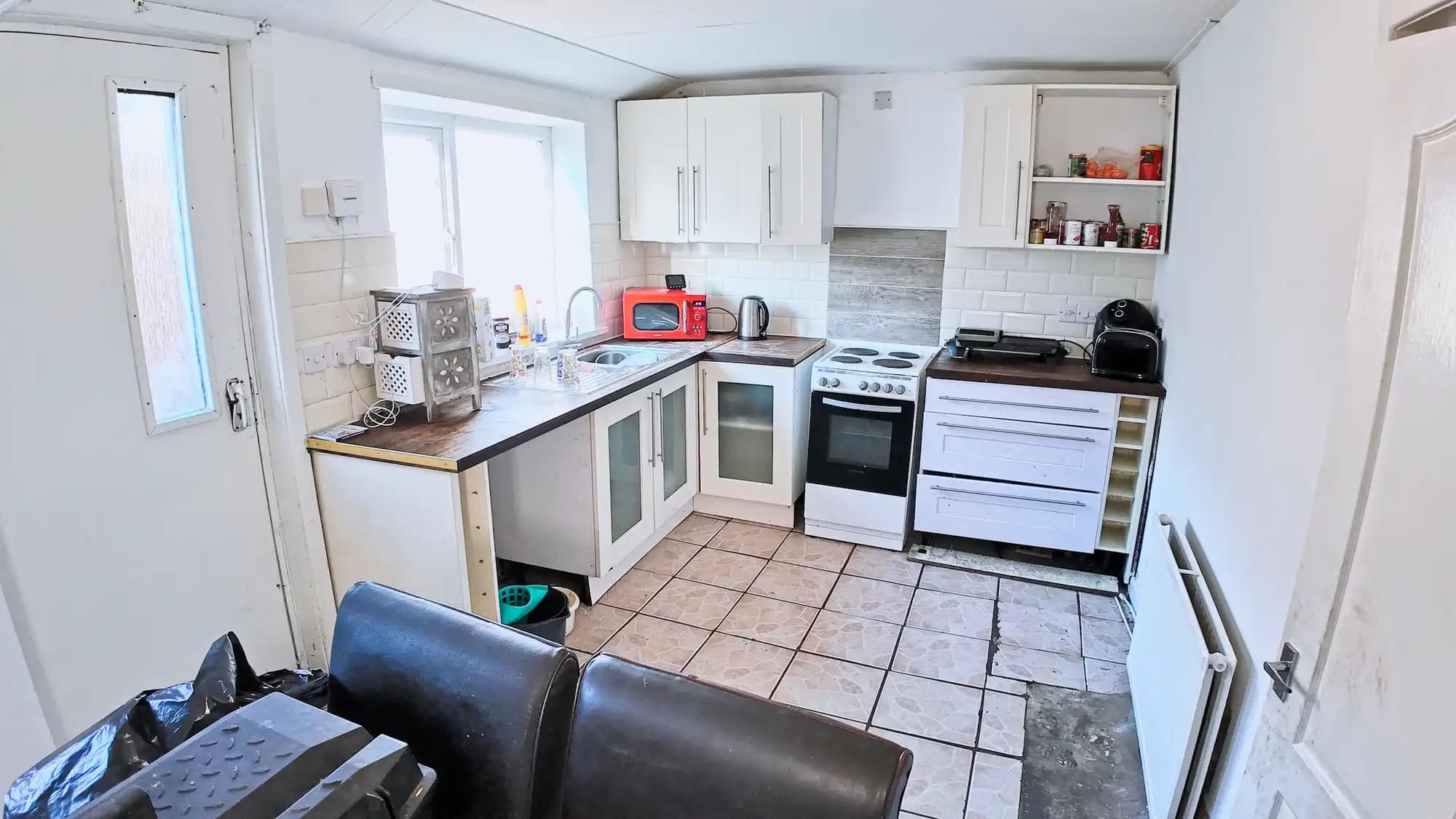 property photo 6 of 11