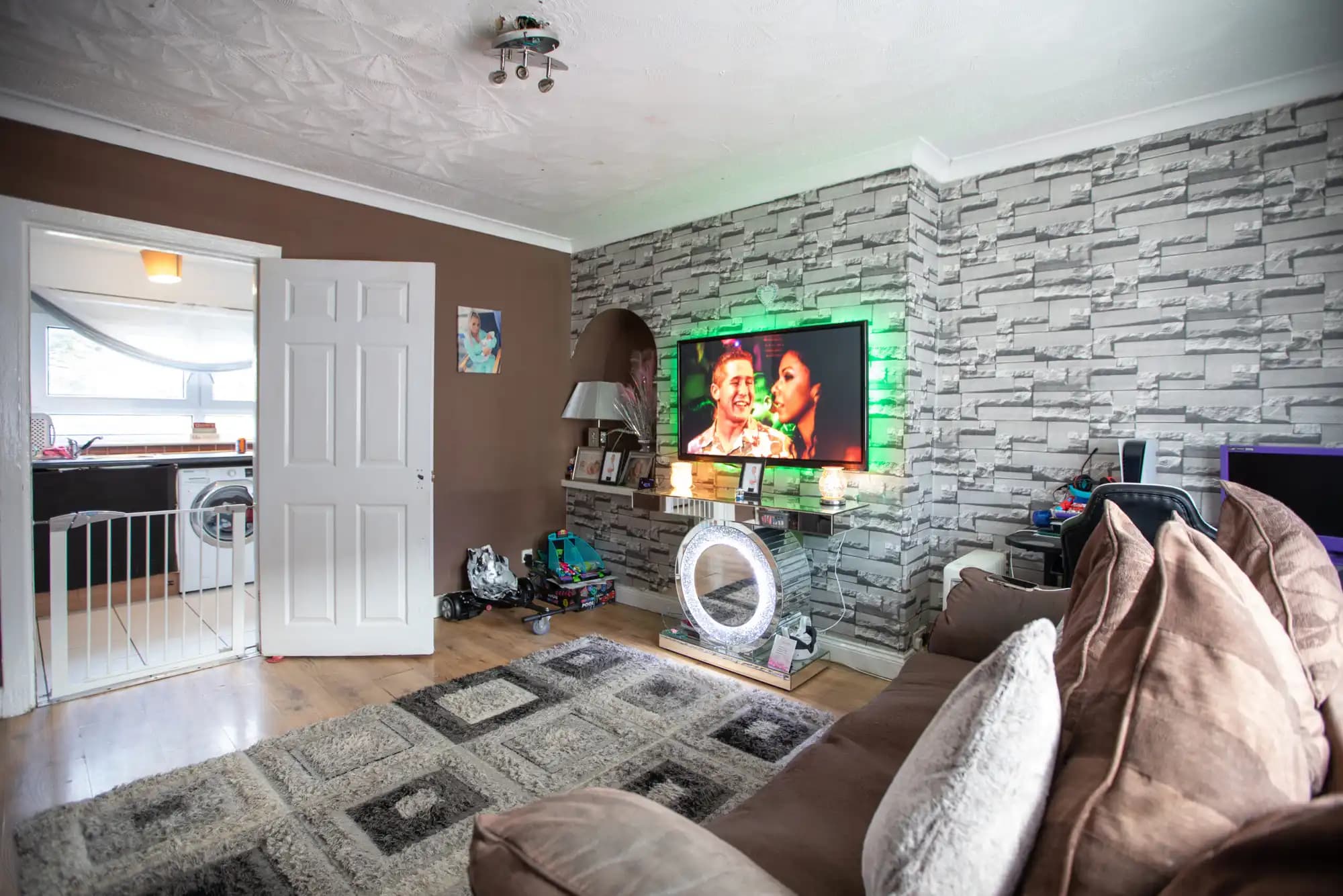 property photo 12 of 32