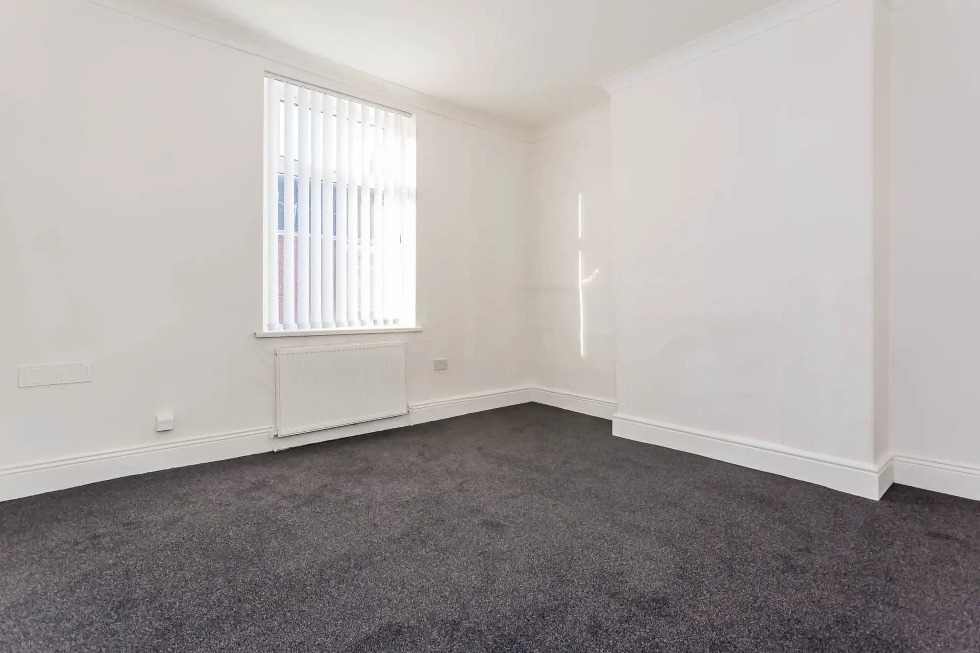 property photo 4 of 18