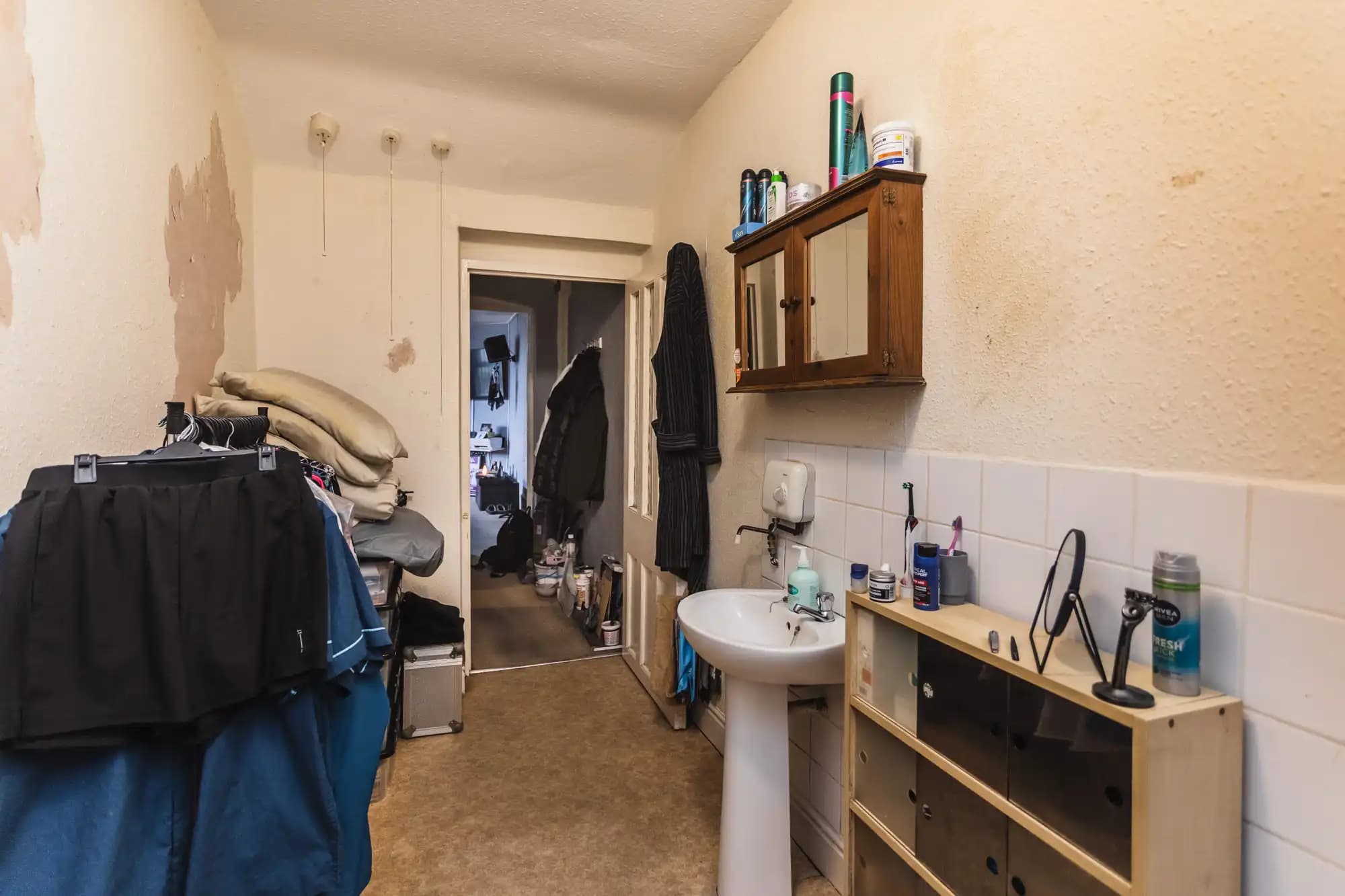 property photo 8 of 9