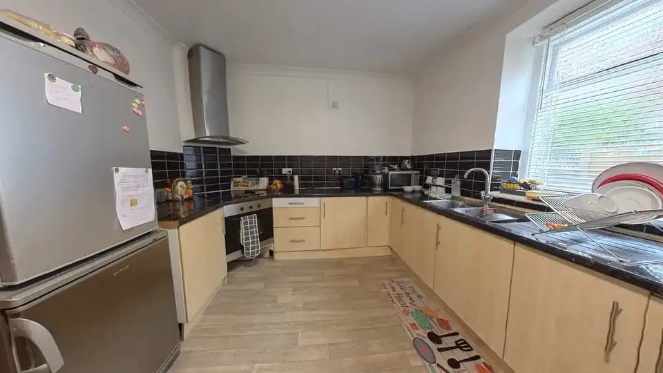 property photo 6 of 19