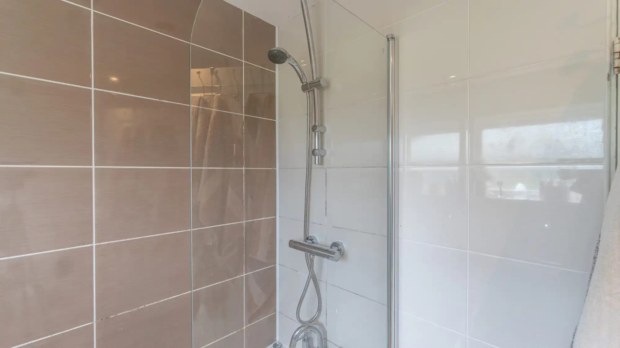 property photo 21 of 32