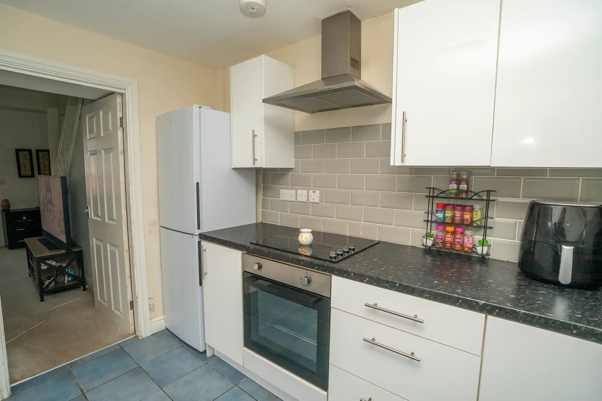property photo 6 of 13