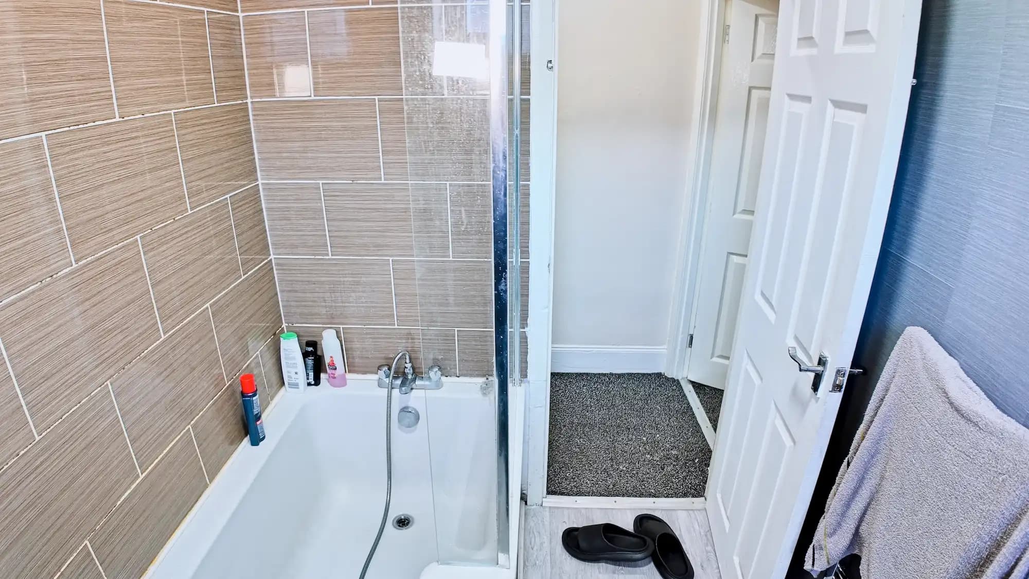 property photo 4 of 11
