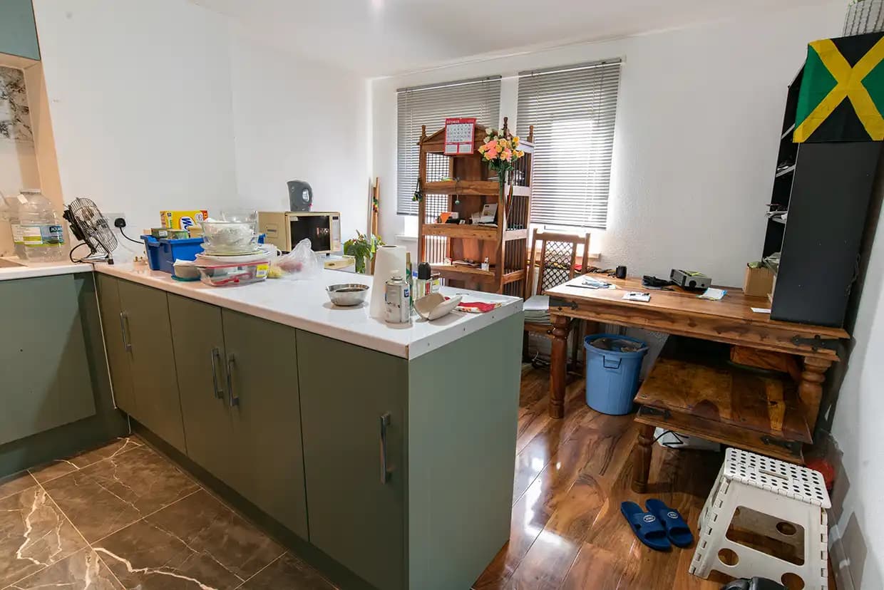 property photo 6 of 11