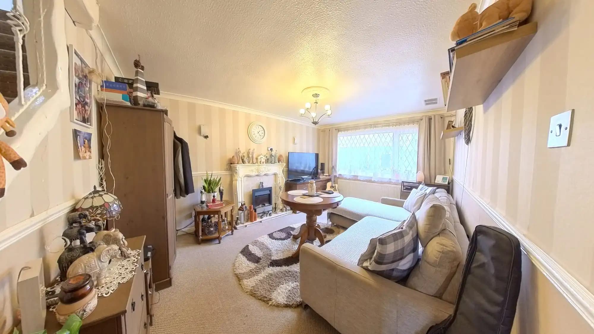 property photo 10 of 27