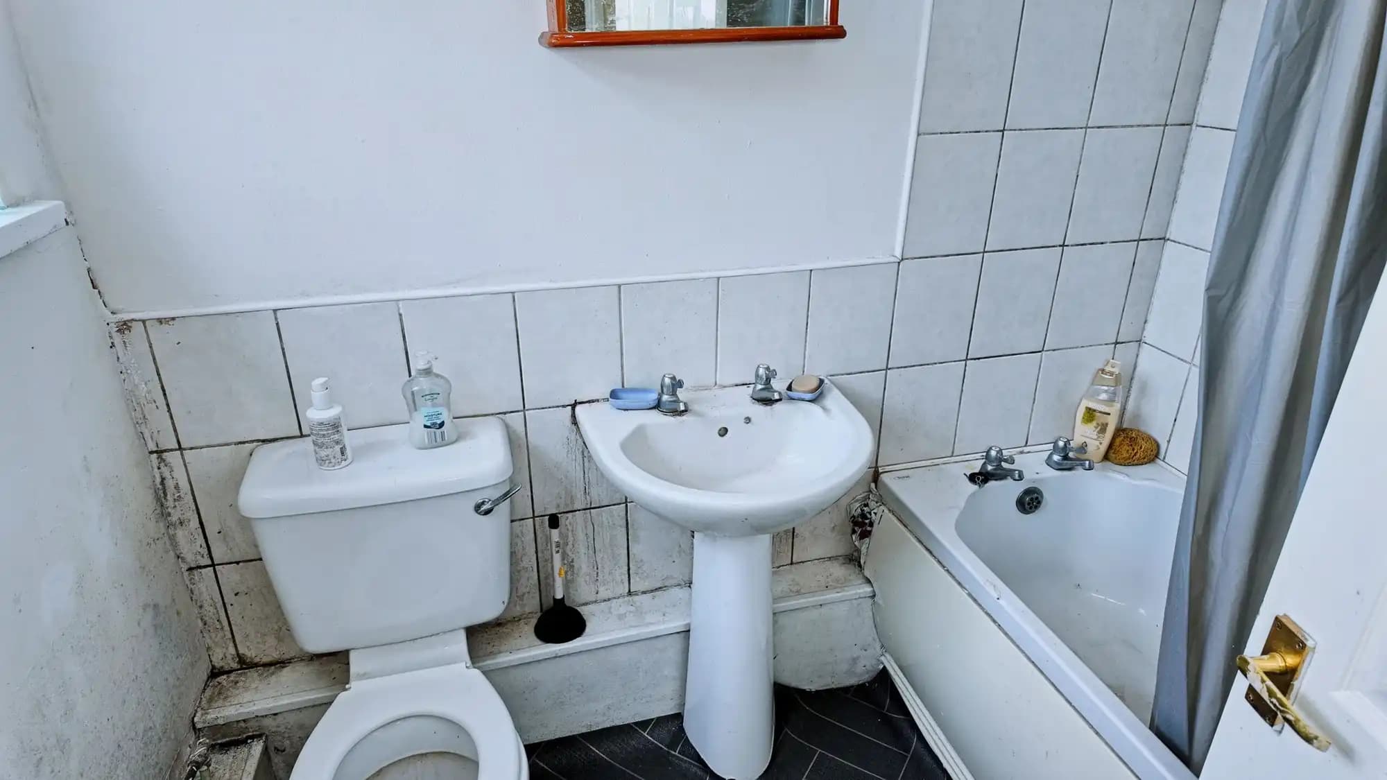 property photo 4 of 10