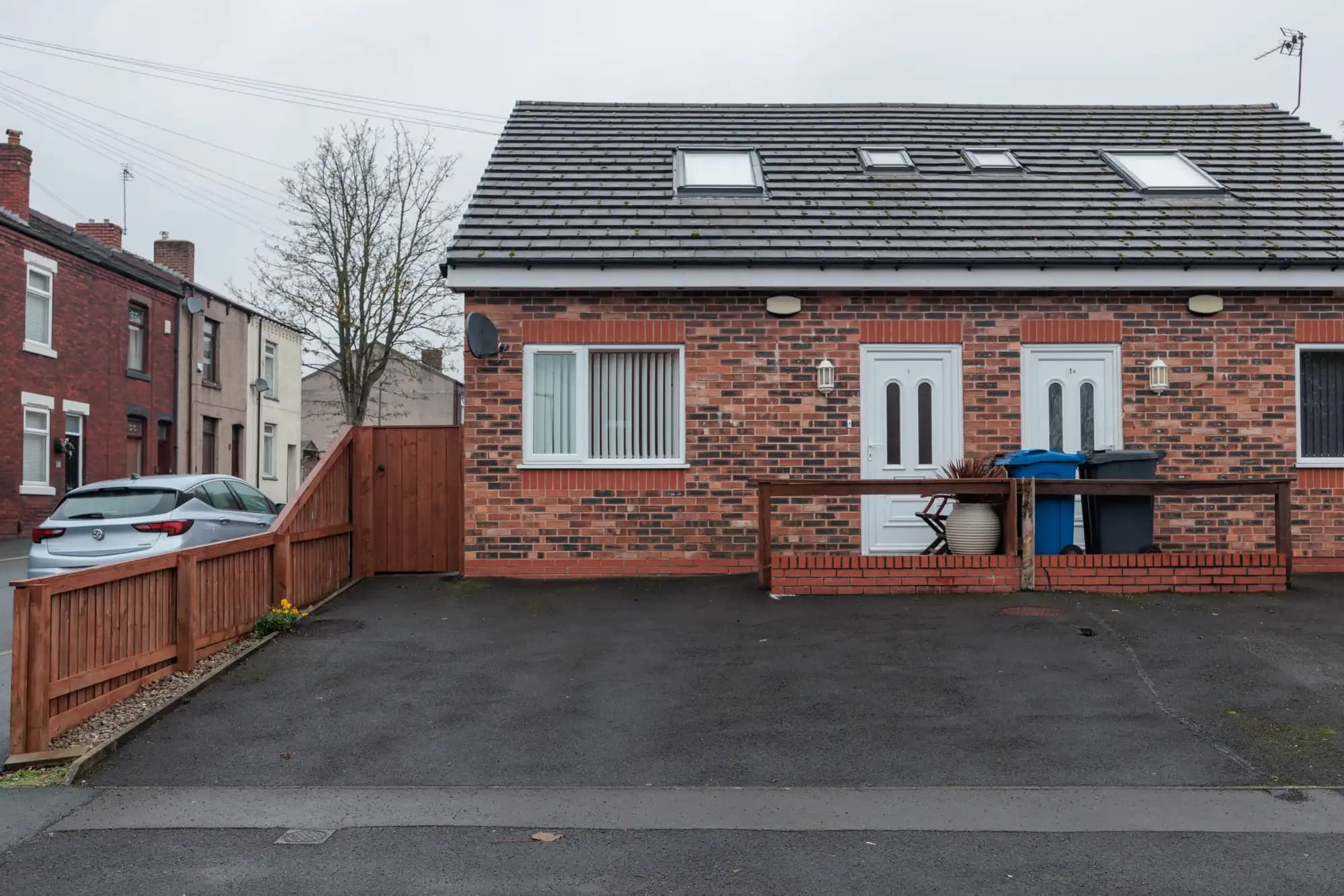 property photo 5 of 16