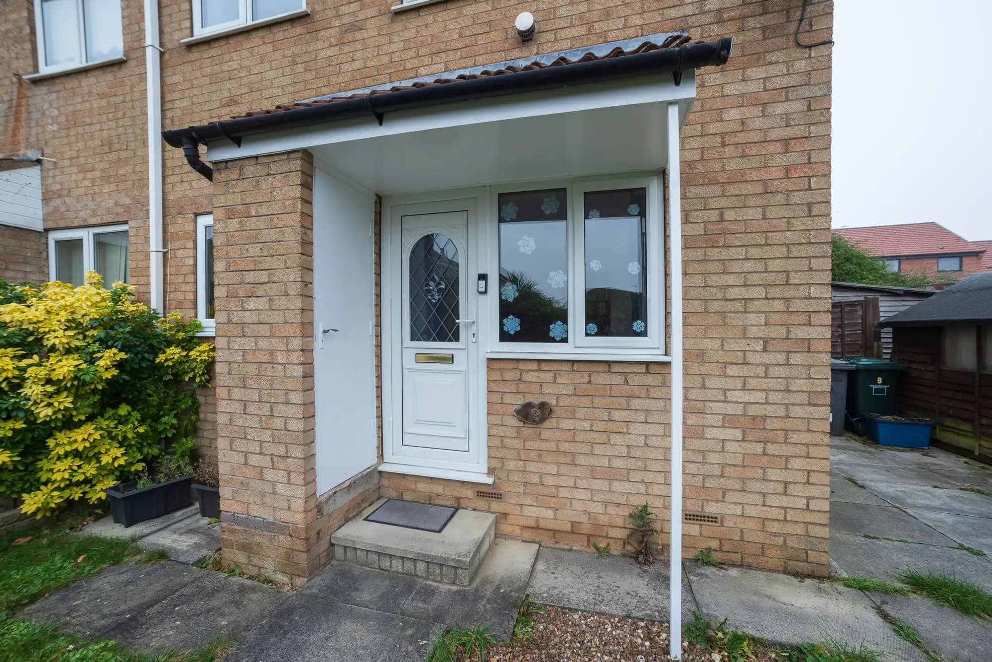 property photo 8 of 11
