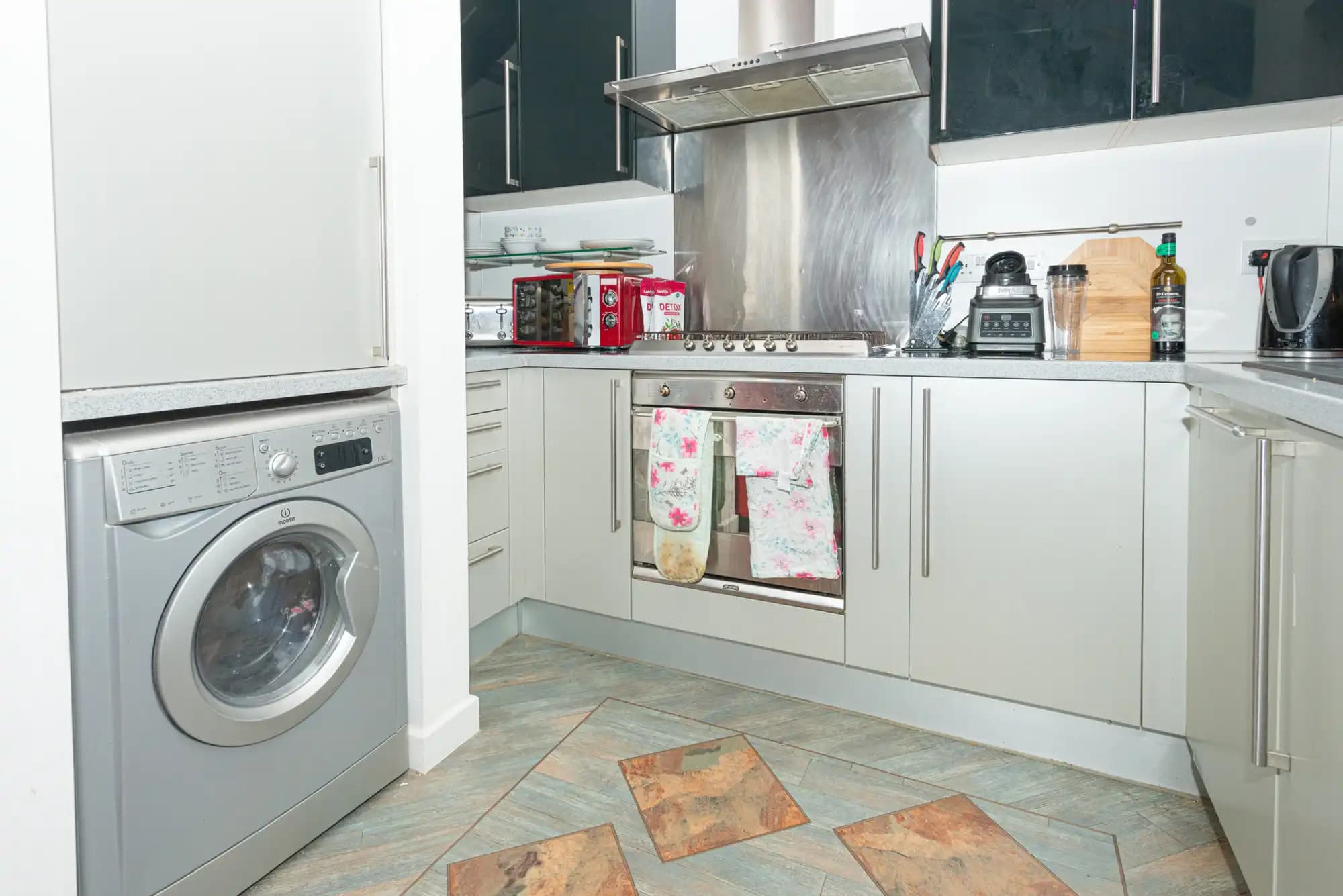 property photo 11 of 17