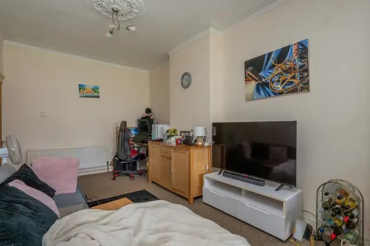 property photo 6 of 19