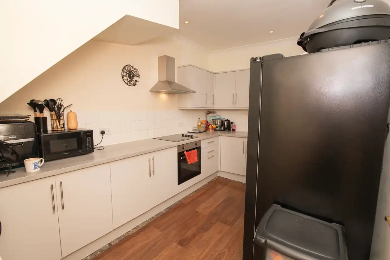 property photo 5 of 24