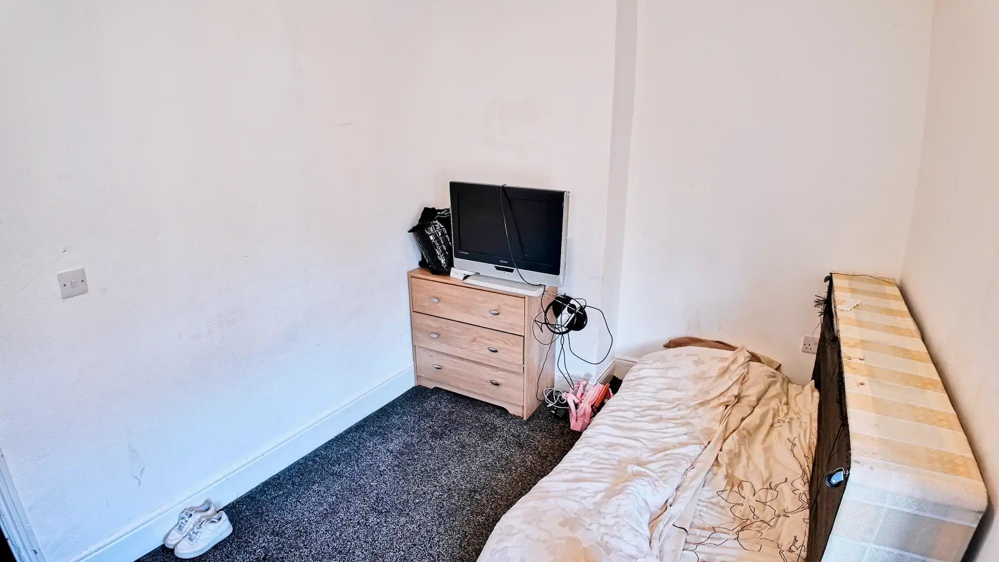 property photo 10 of 11