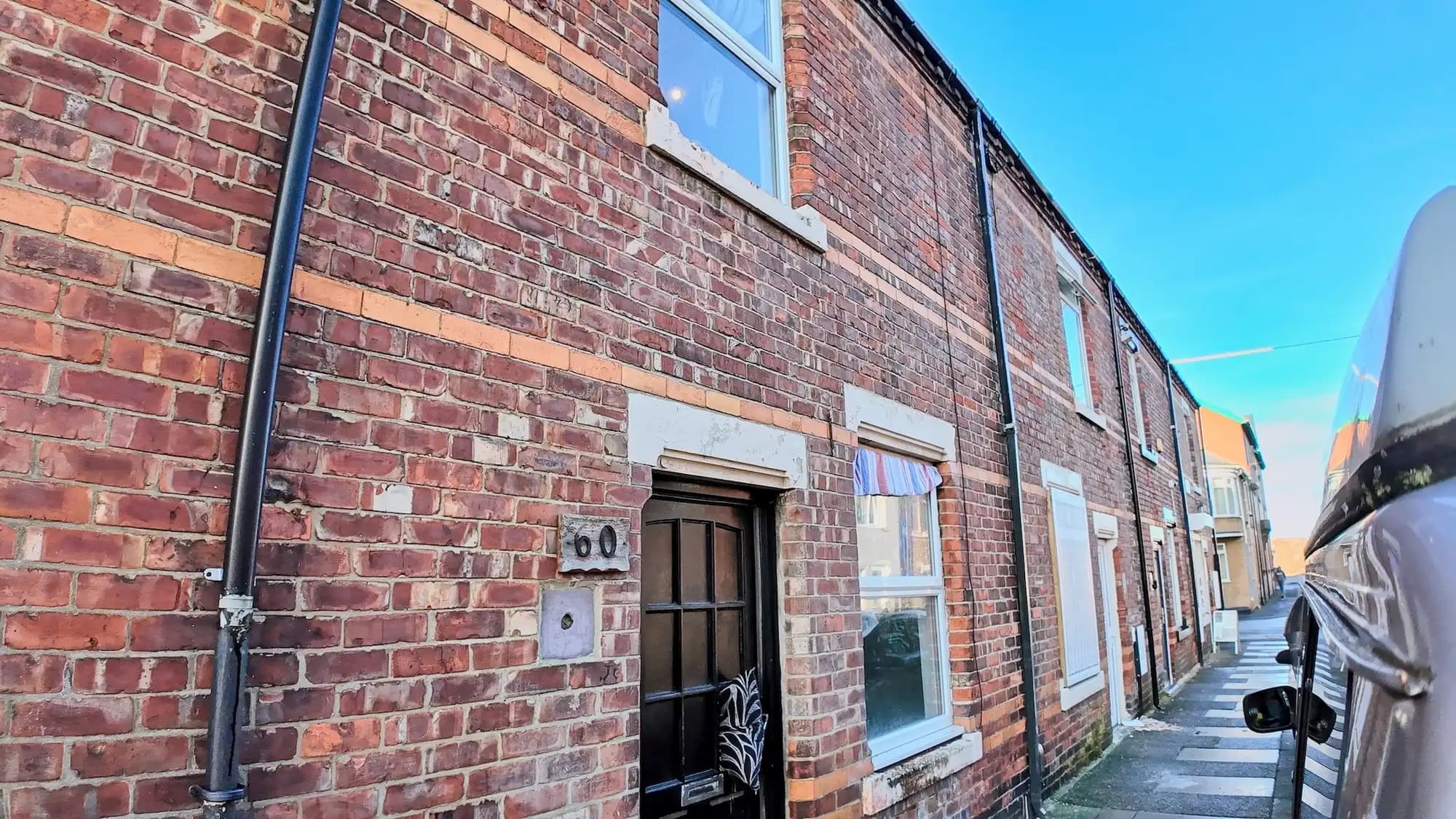 property photo 4 of 11
