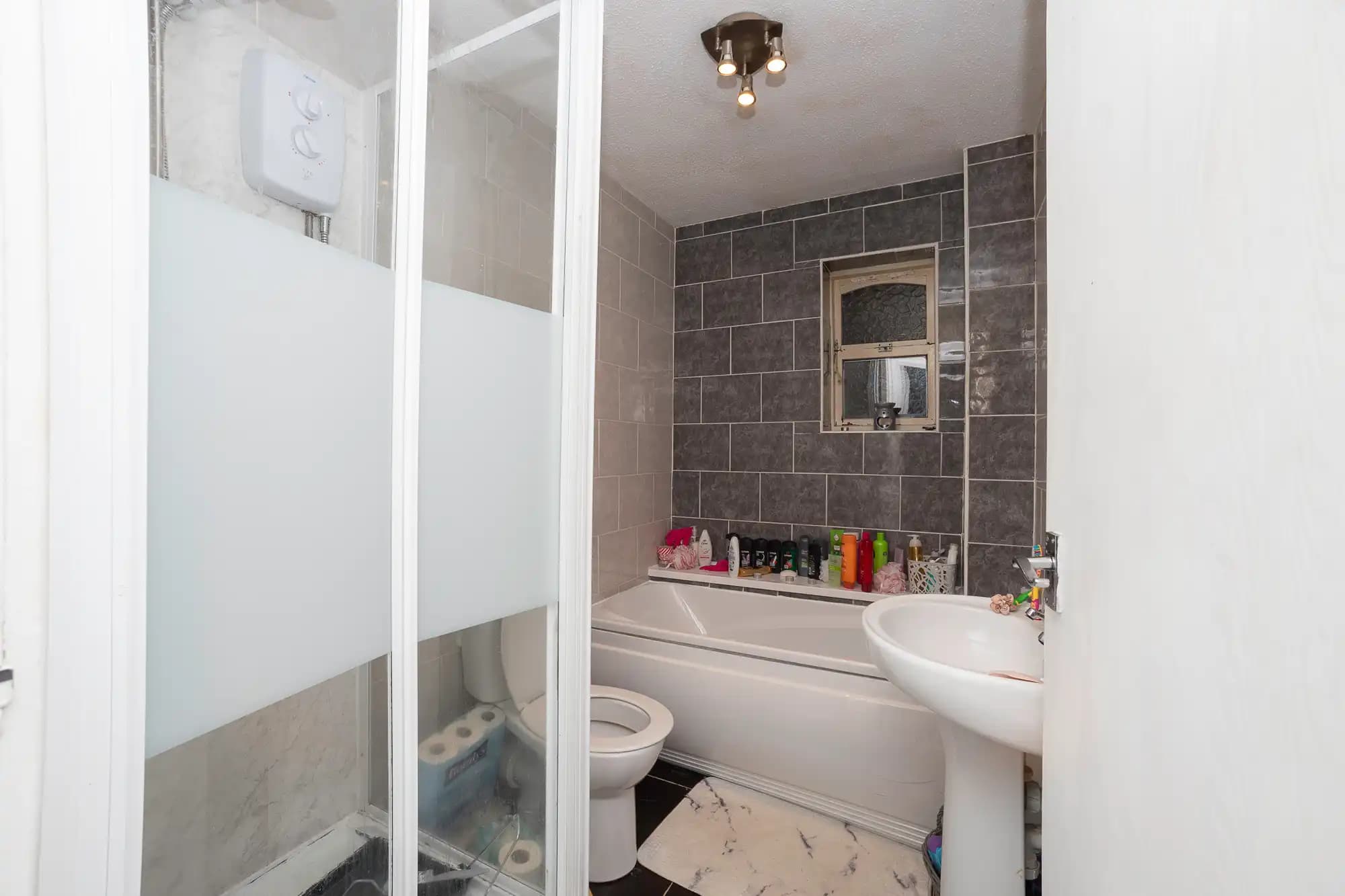 property photo 5 of 13