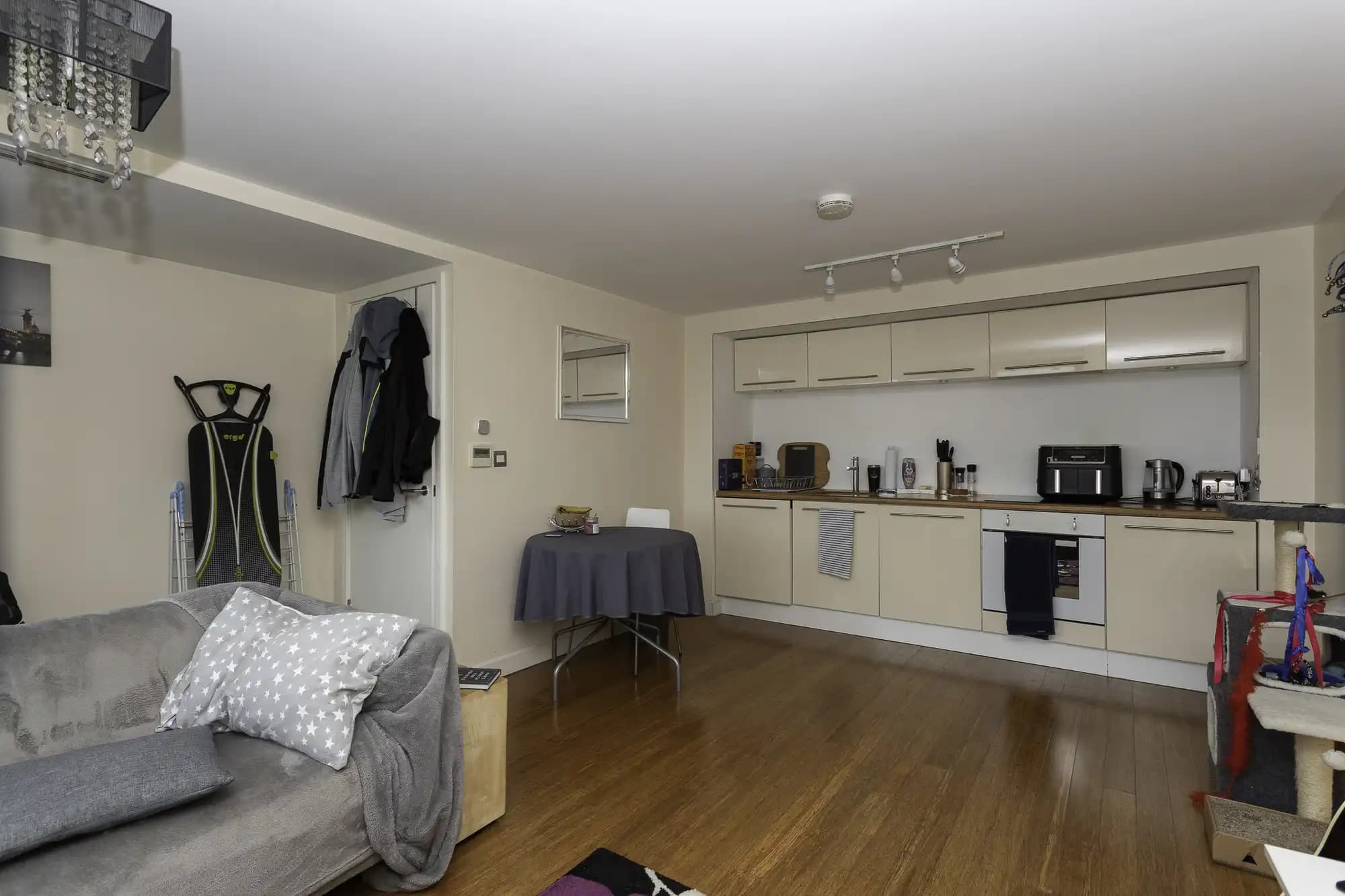 property photo 5 of 15