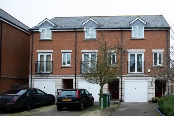 property photo 5 of 33