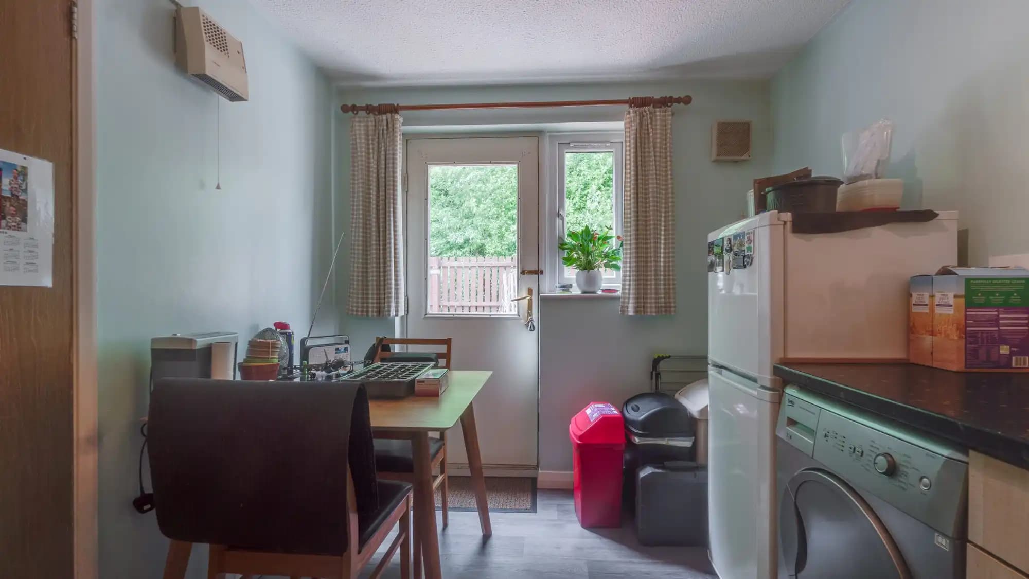 property photo 4 of 17