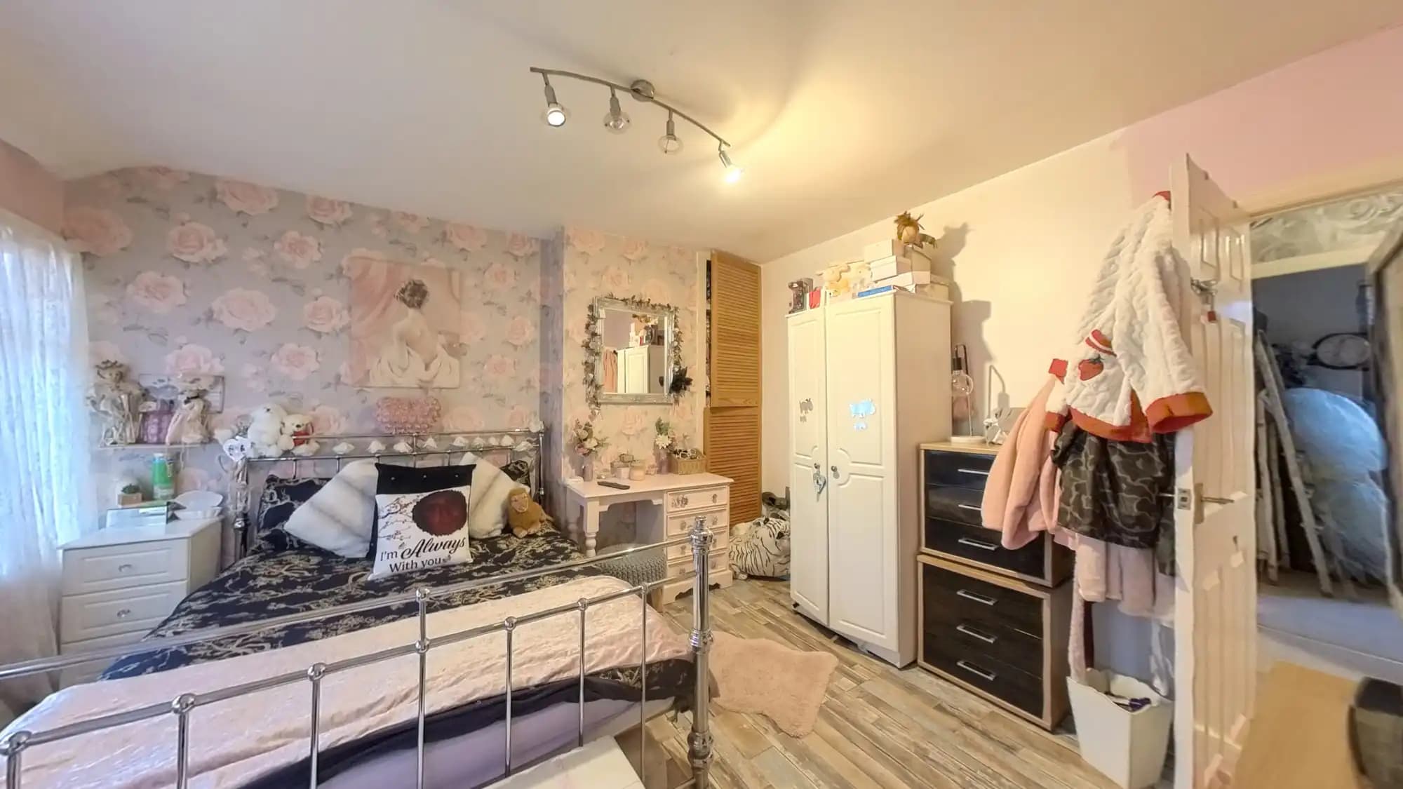 property photo 8 of 13