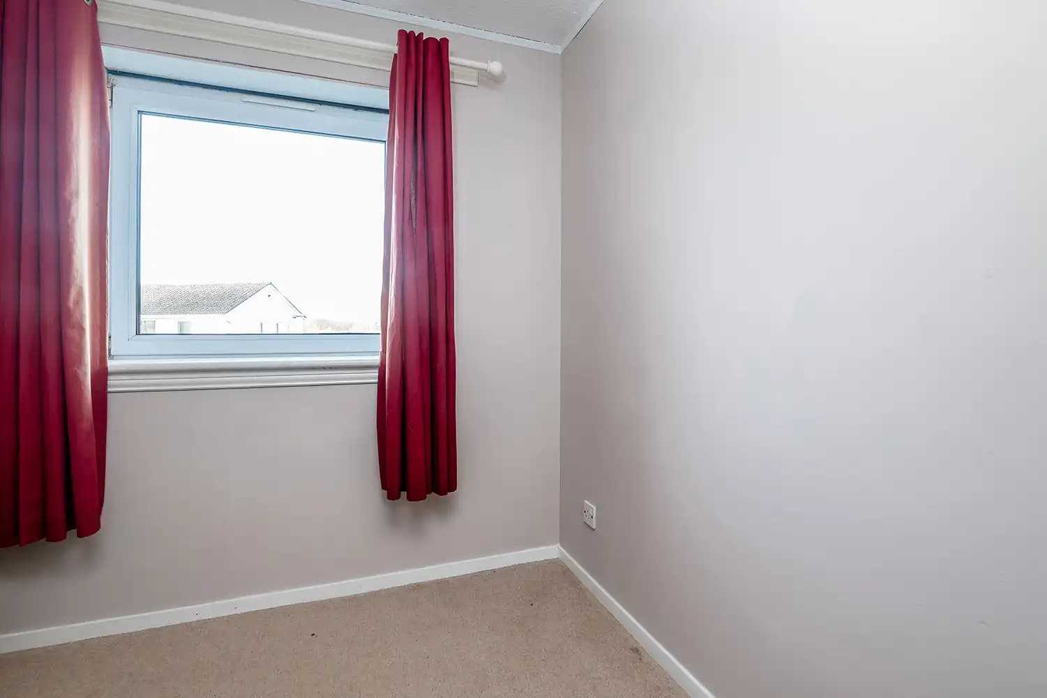 property photo 10 of 19