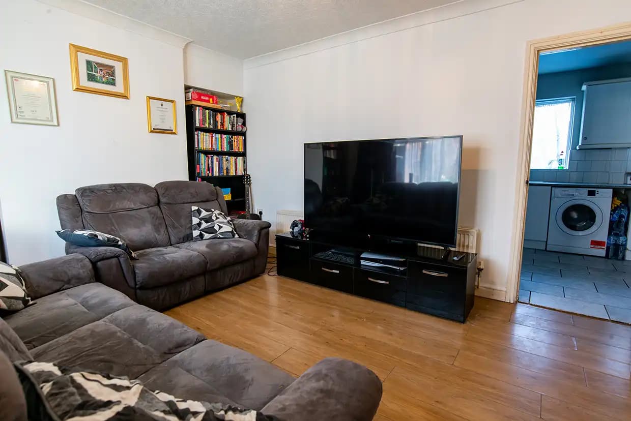 property photo 4 of 19