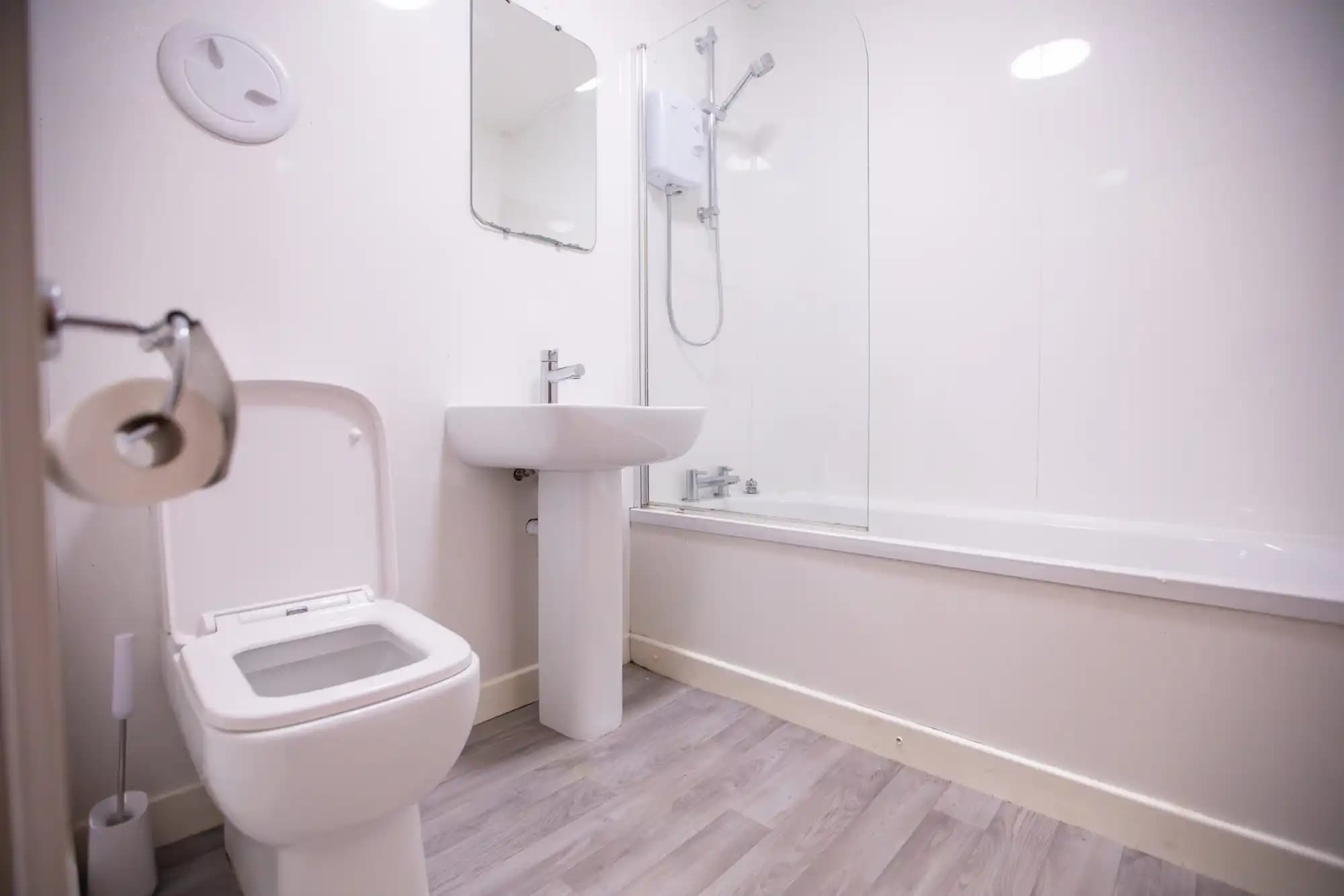 property photo 21 of 37