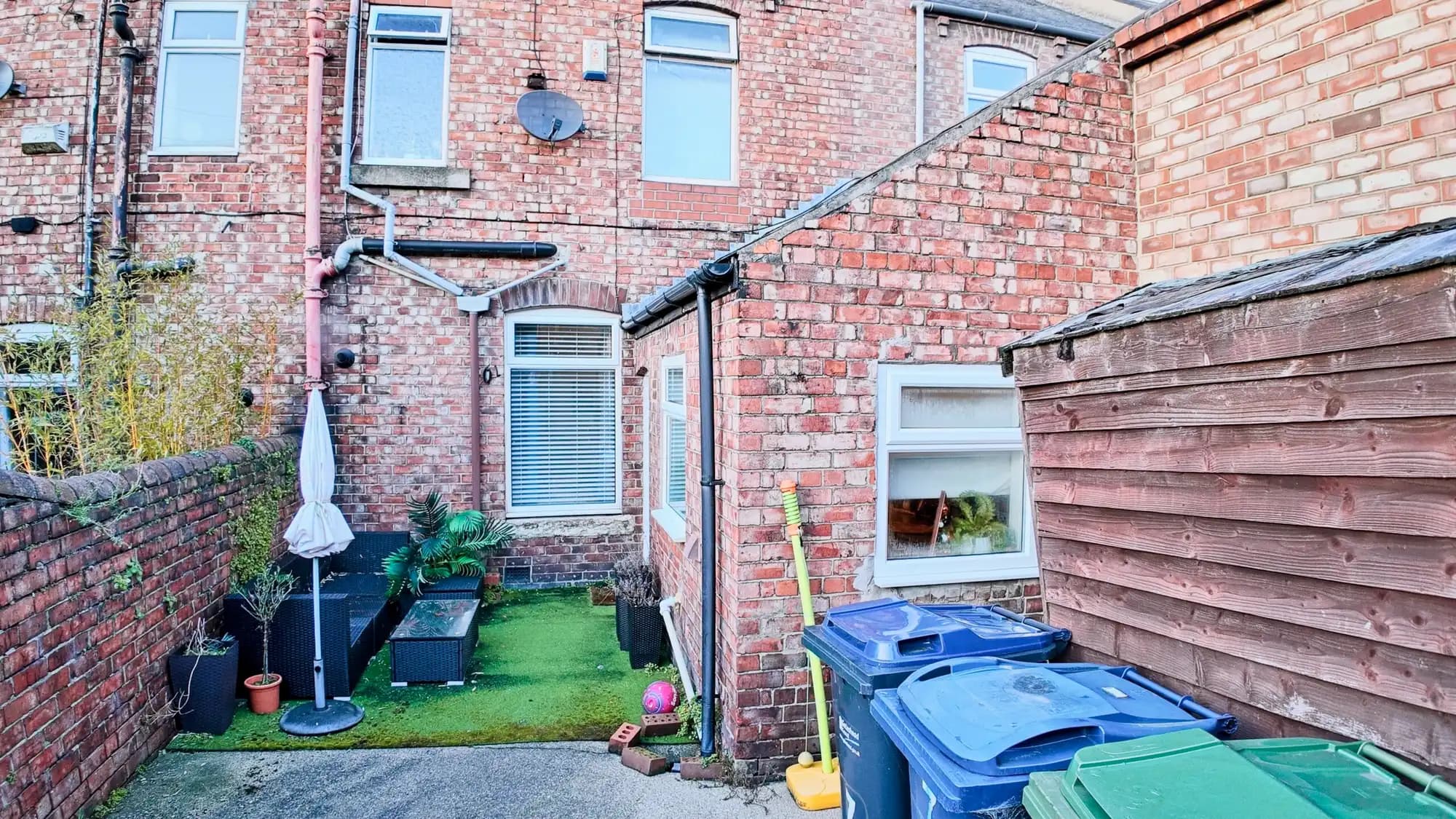 property photo 4 of 15
