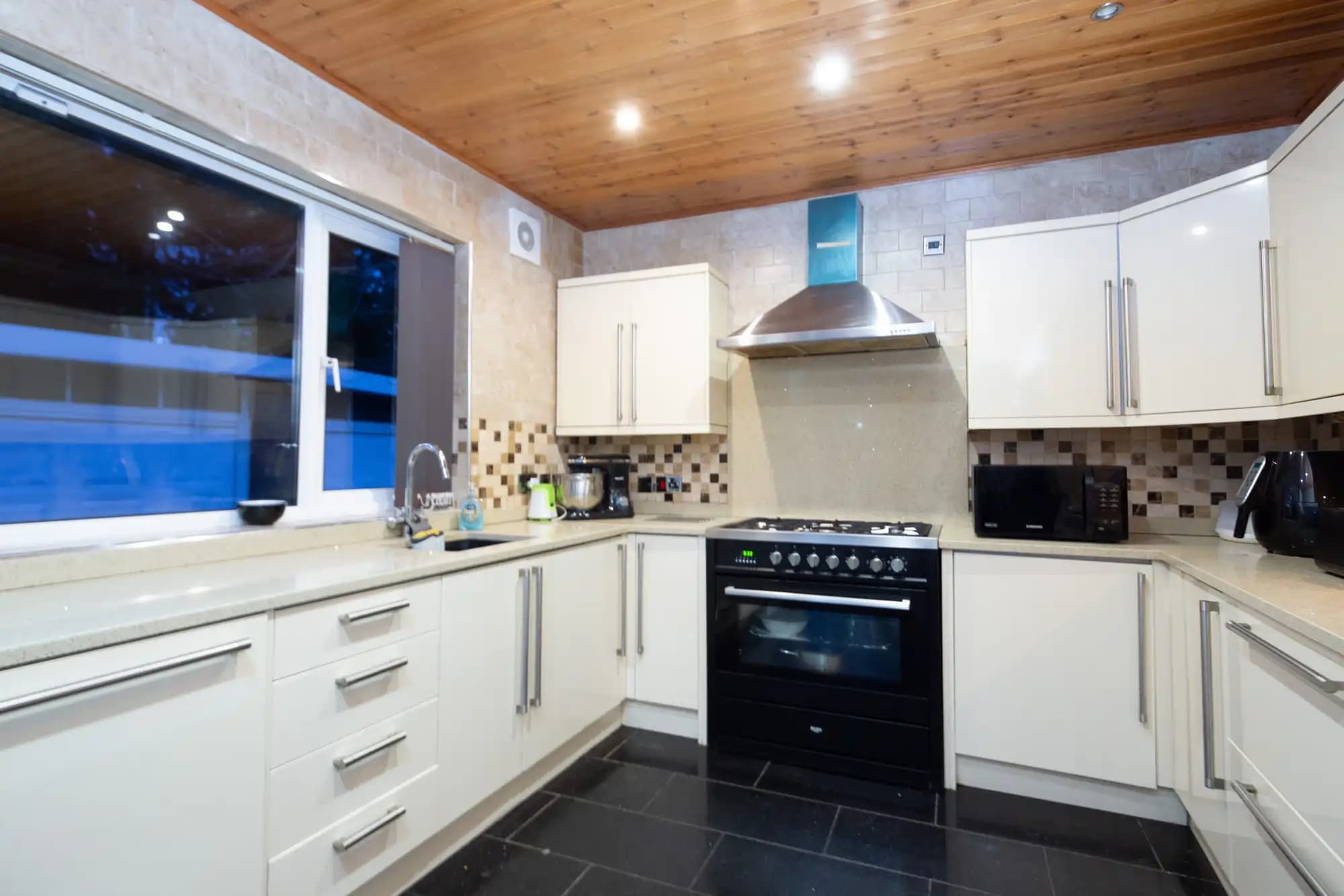 property photo 13 of 20