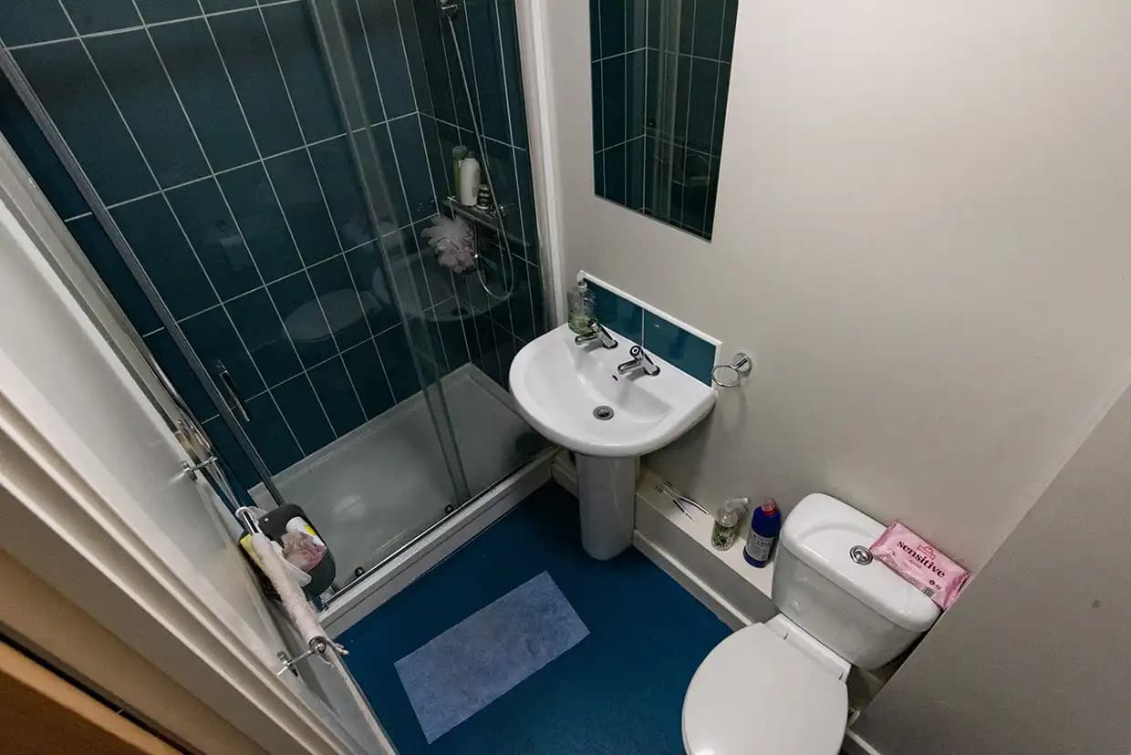 property photo 5 of 13
