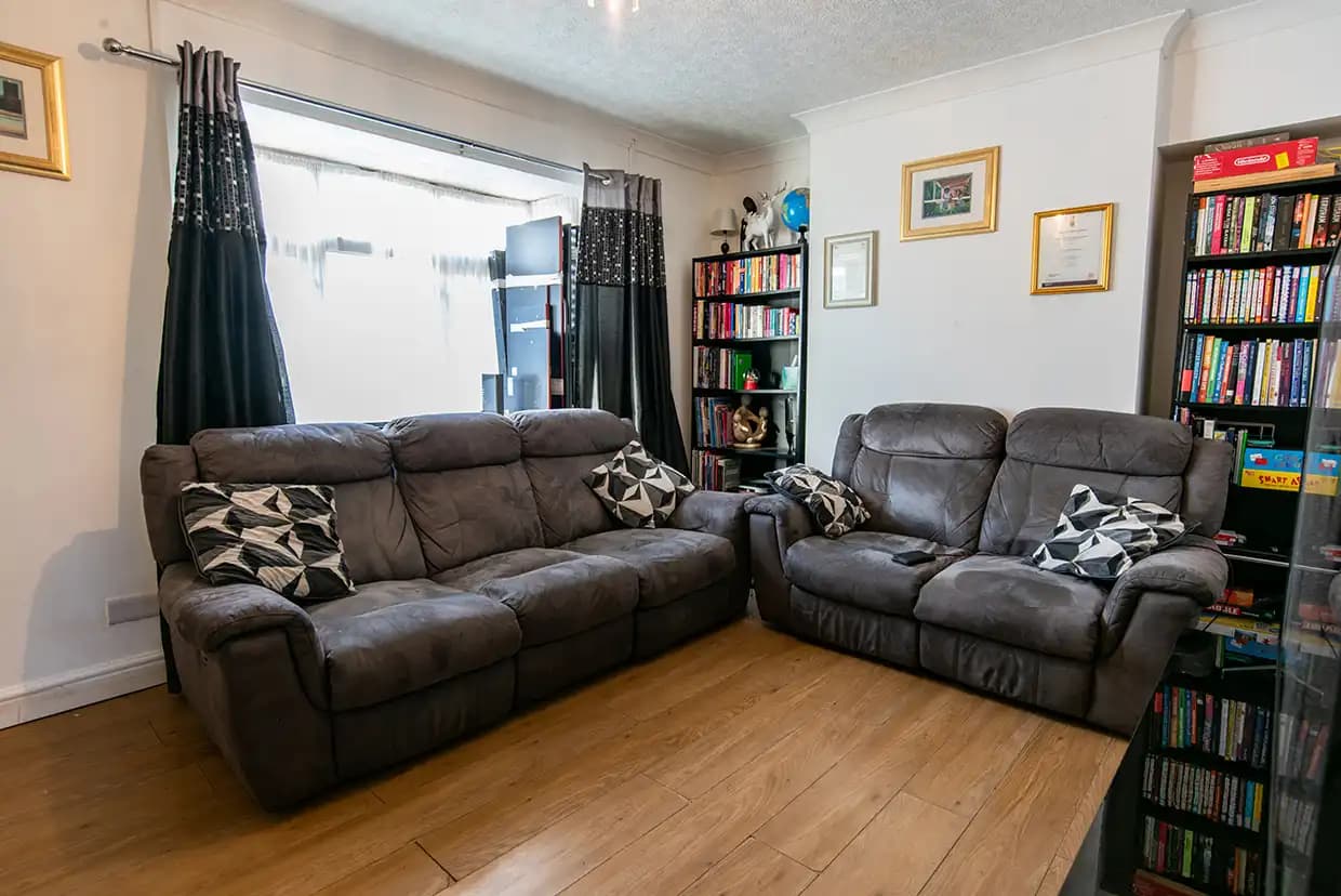 property photo 5 of 19