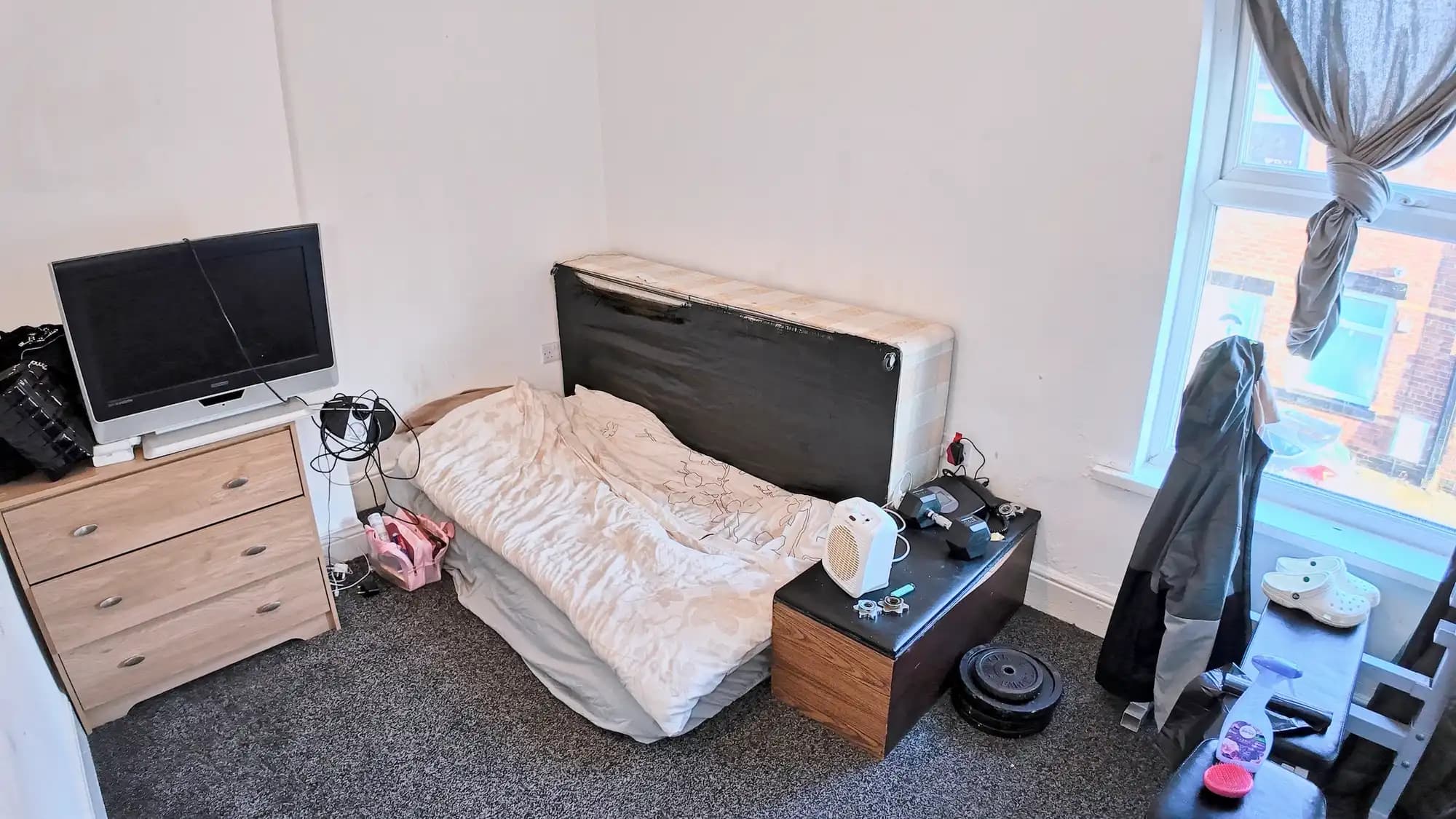property photo 9 of 11