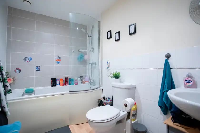 property photo 3 of 33
