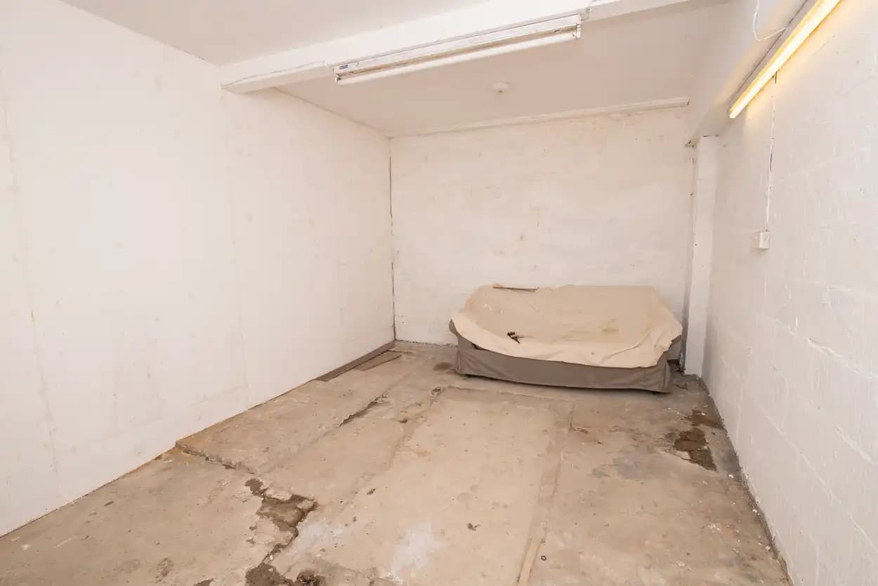 property photo 21 of 24