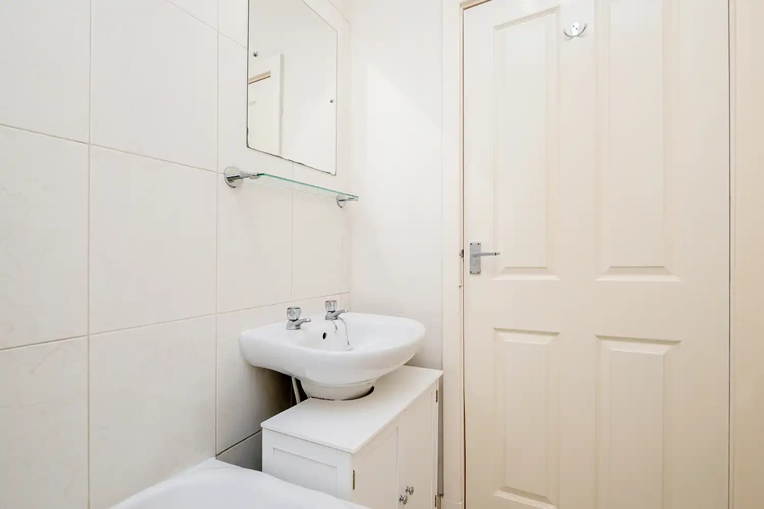 property photo 8 of 16