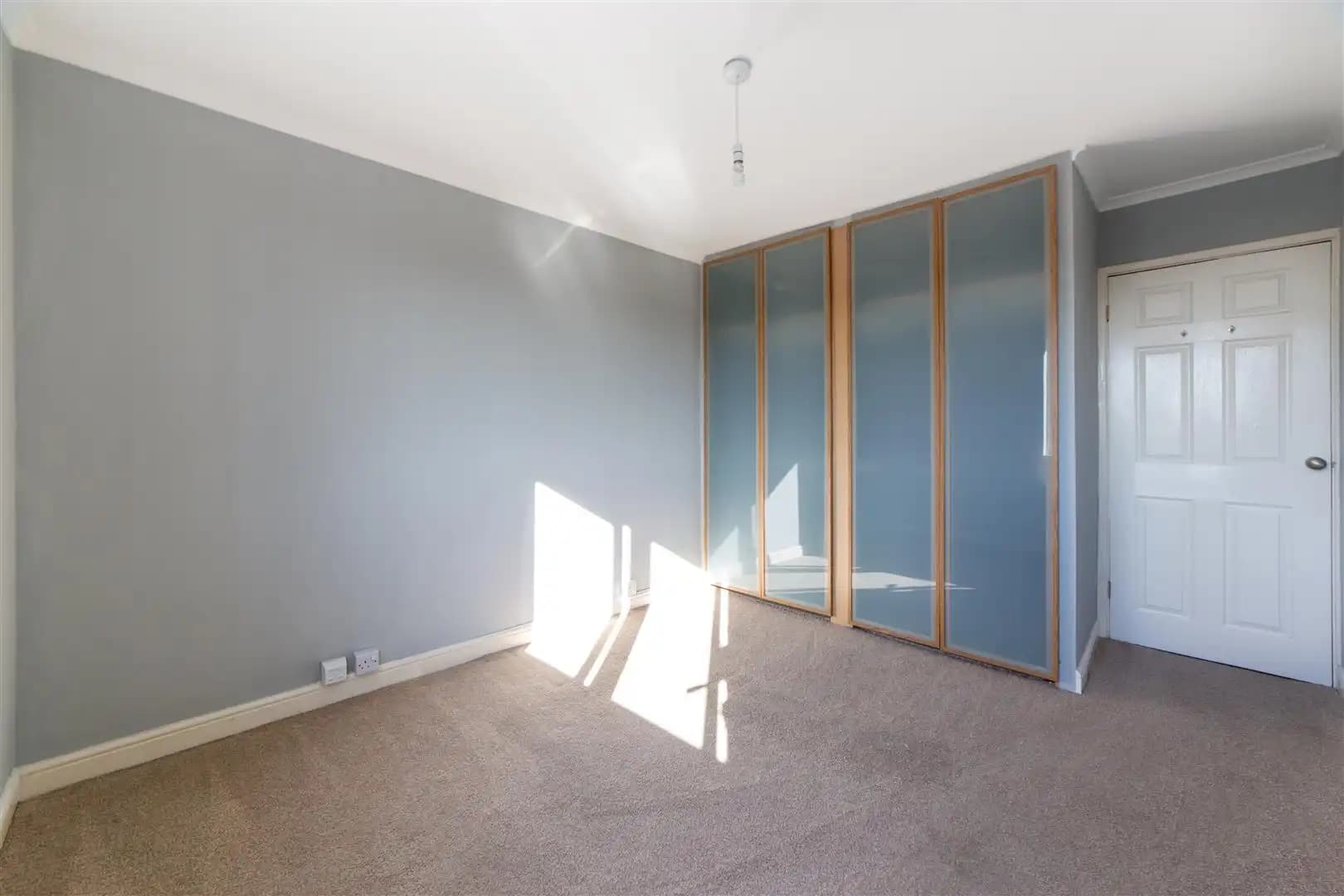 property photo 7 of 8